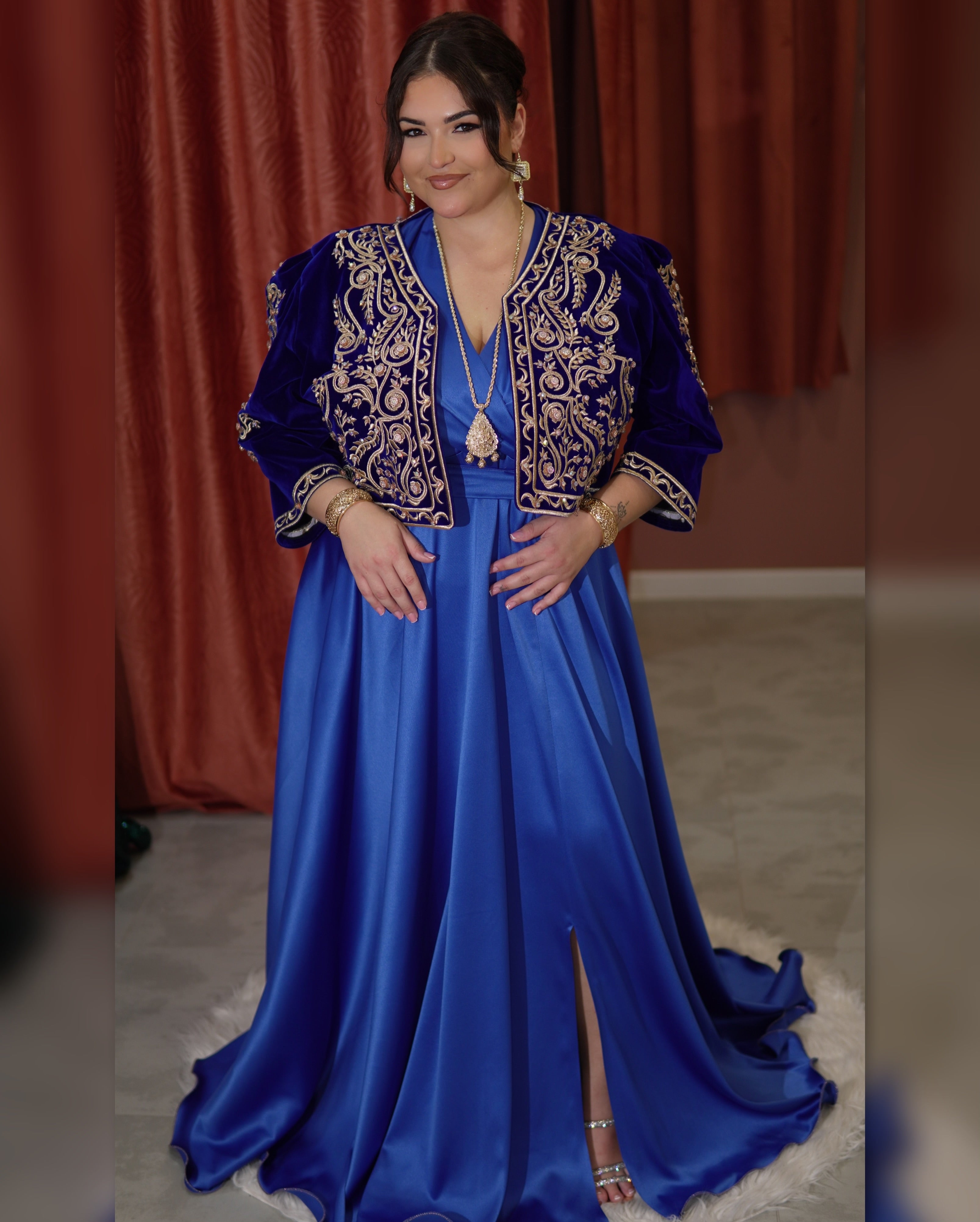 Karakou robe satinée bleu roi "Samira"