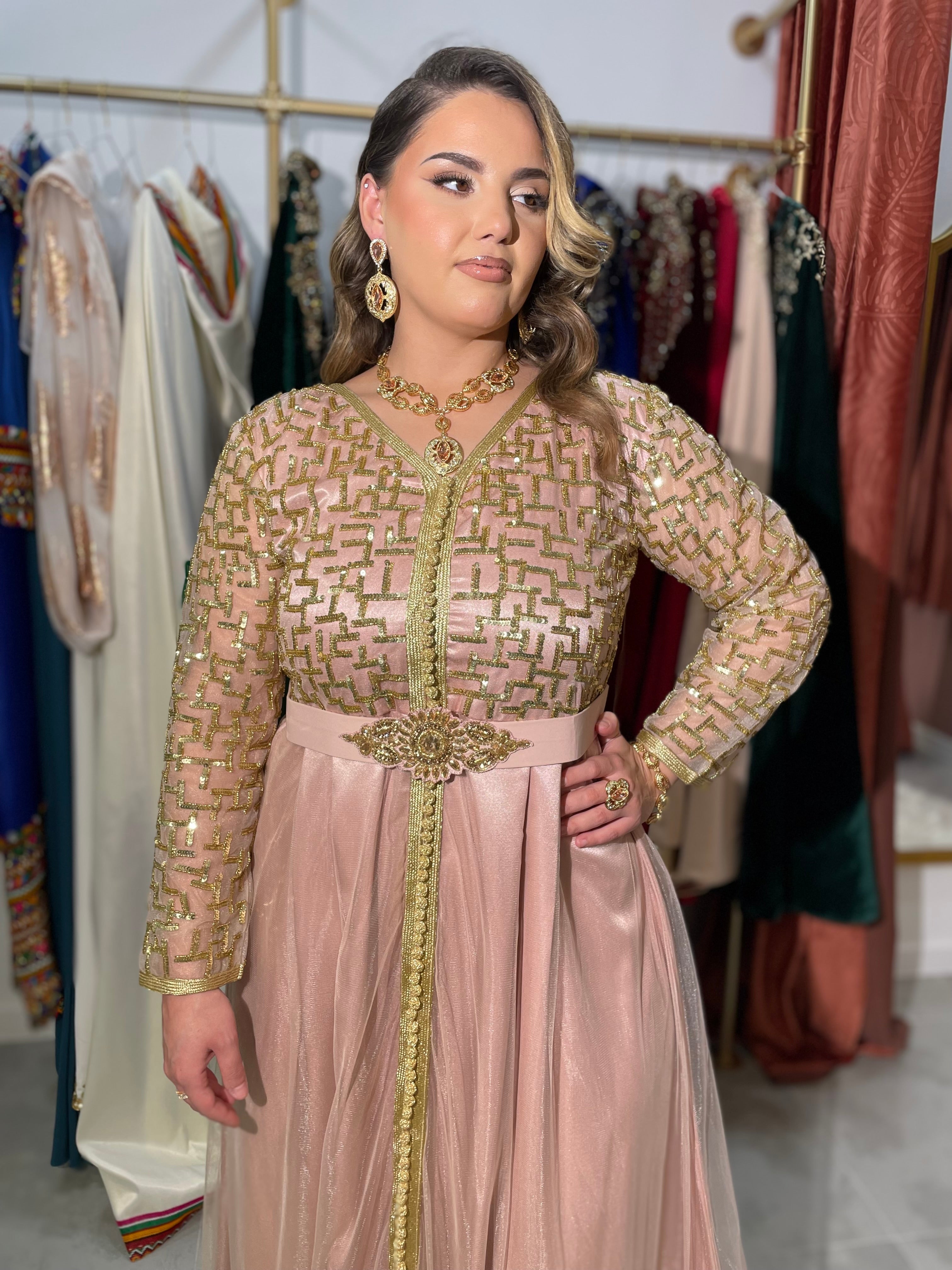 Caftan moderne rose poudrée "Noura"