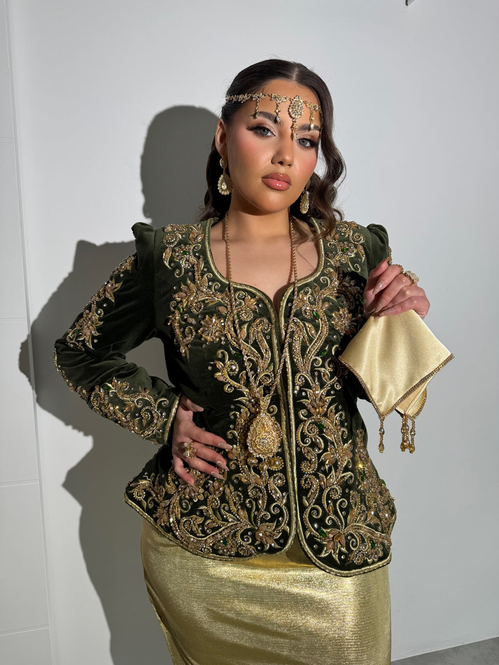 Karakou vert kaki perlé "Kahina" - haute couture