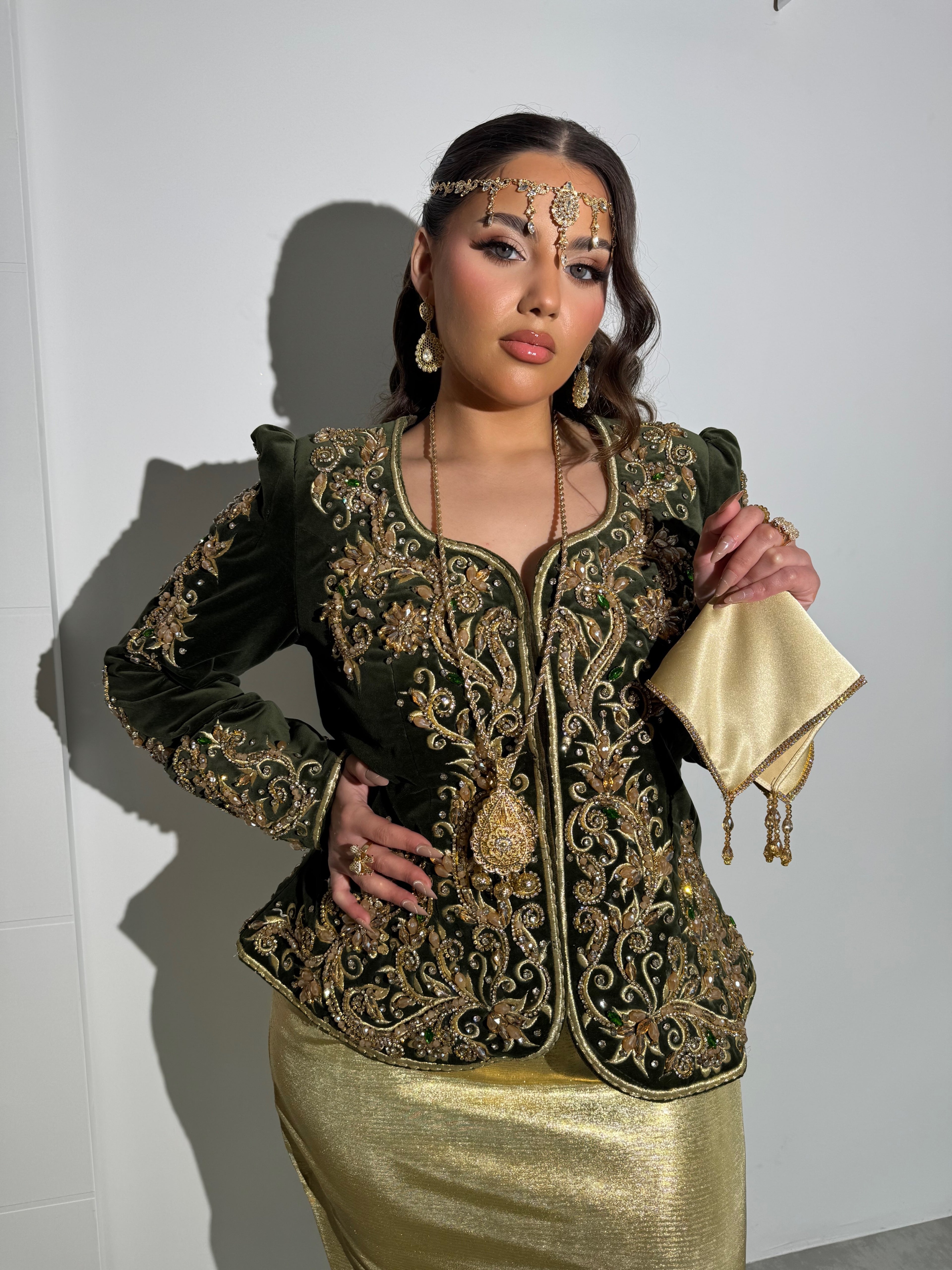 Karakou vert kaki perlé "Kahina" - haute couture