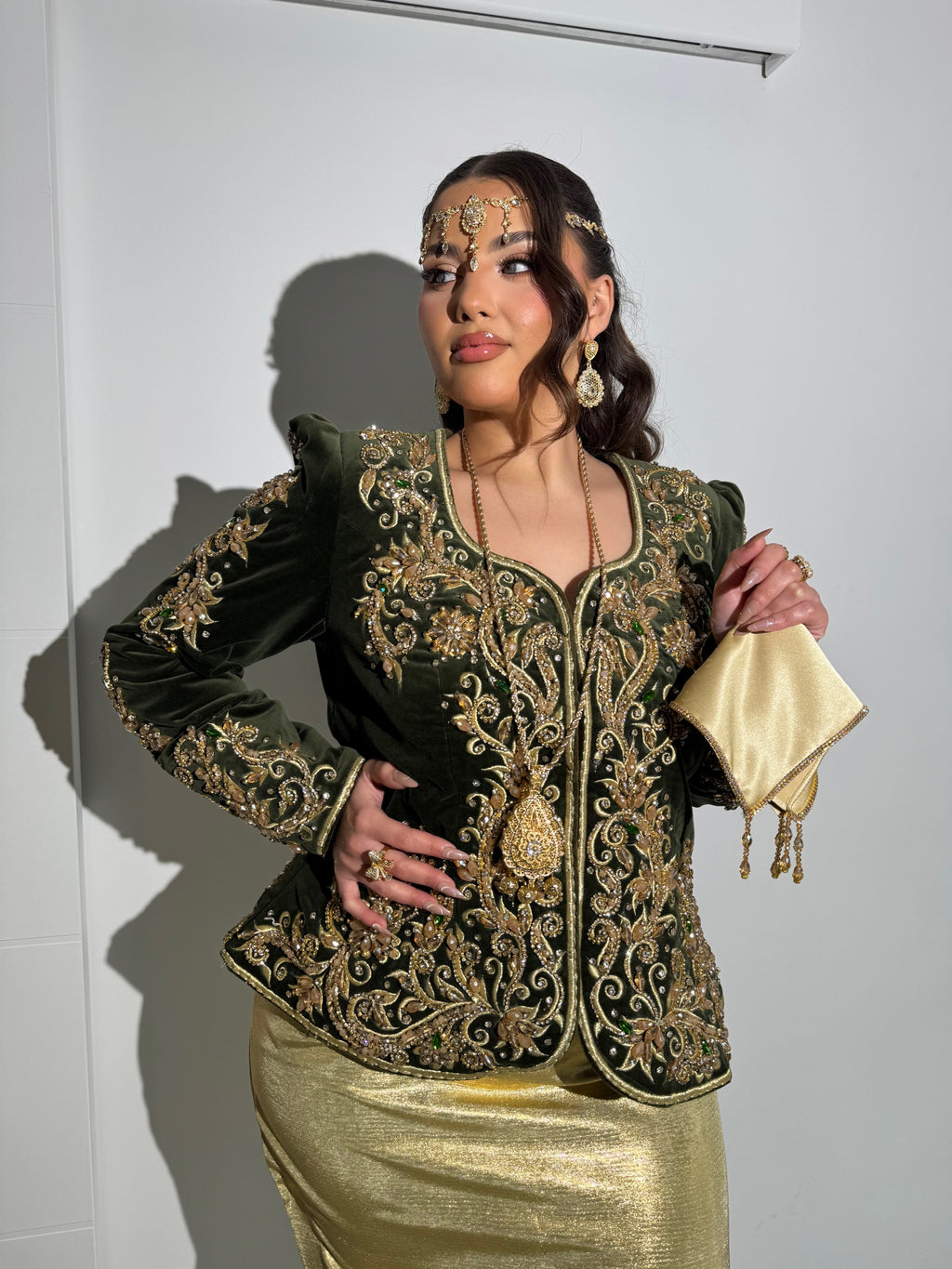 Karakou vert kaki perlé "Kahina" - haute couture