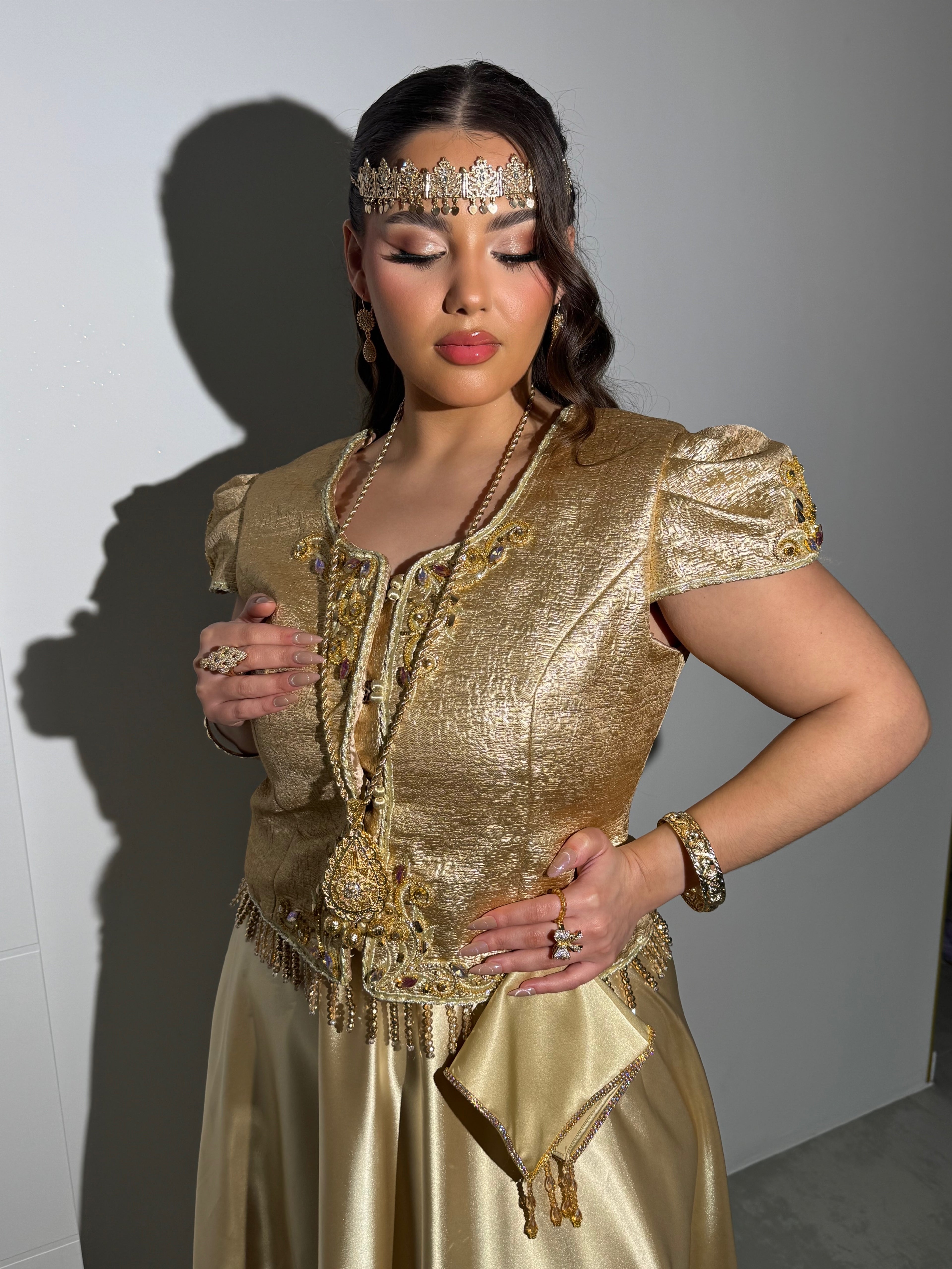 Karakou brocart doré perlé "Maysane"