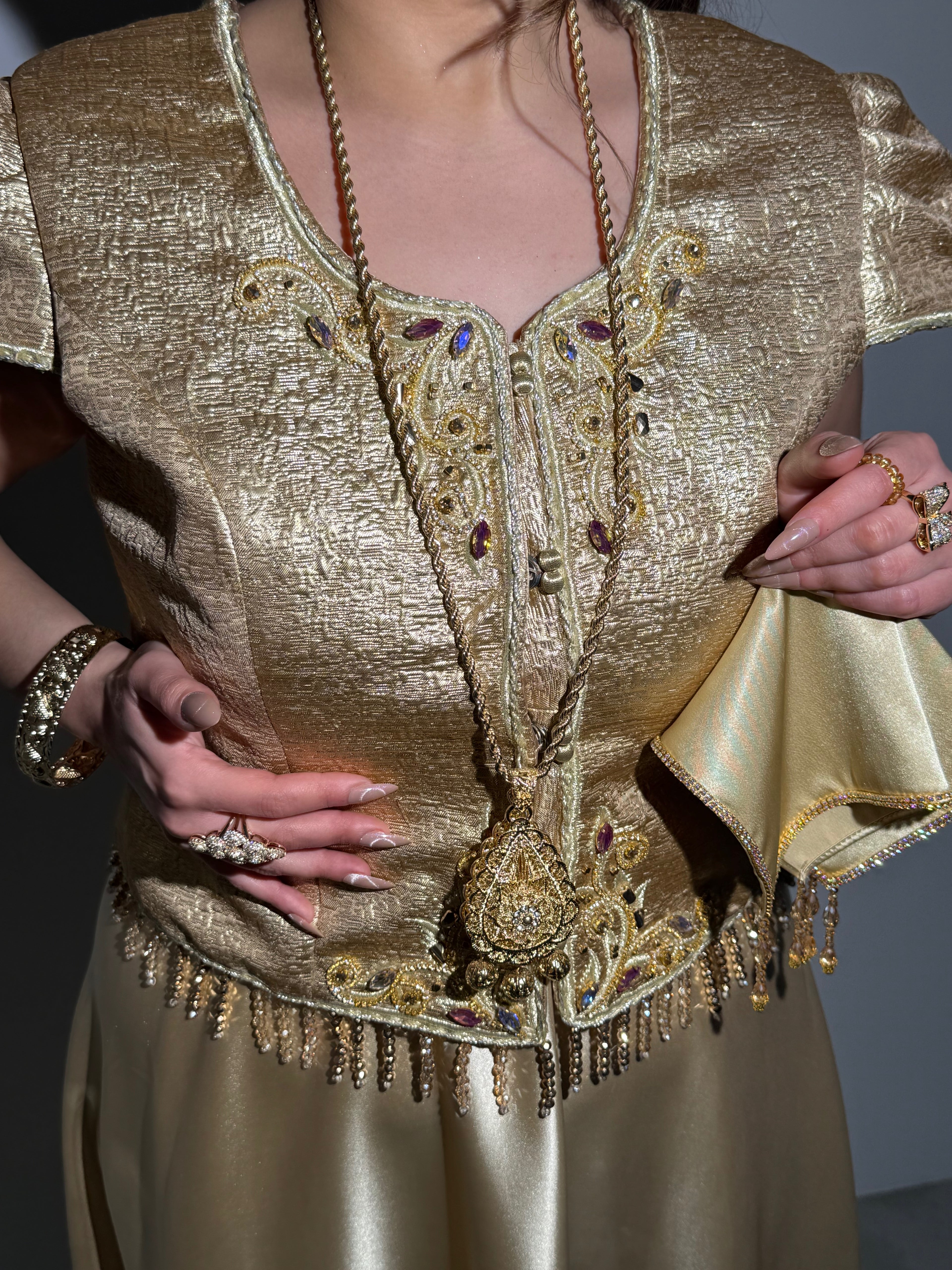 Karakou brocart doré perlé "Maysane"