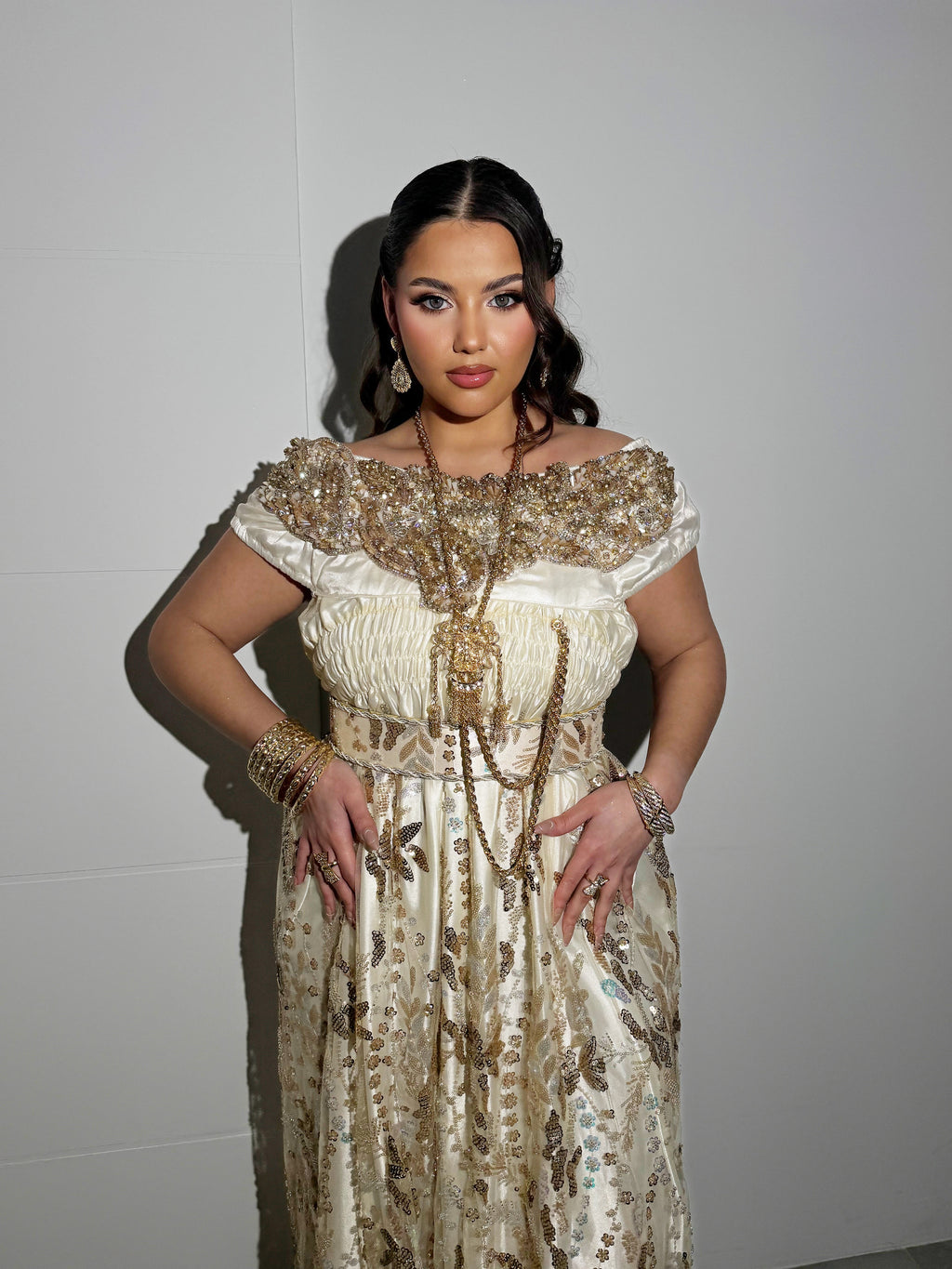 Blousa dorée & perlée "Nour"