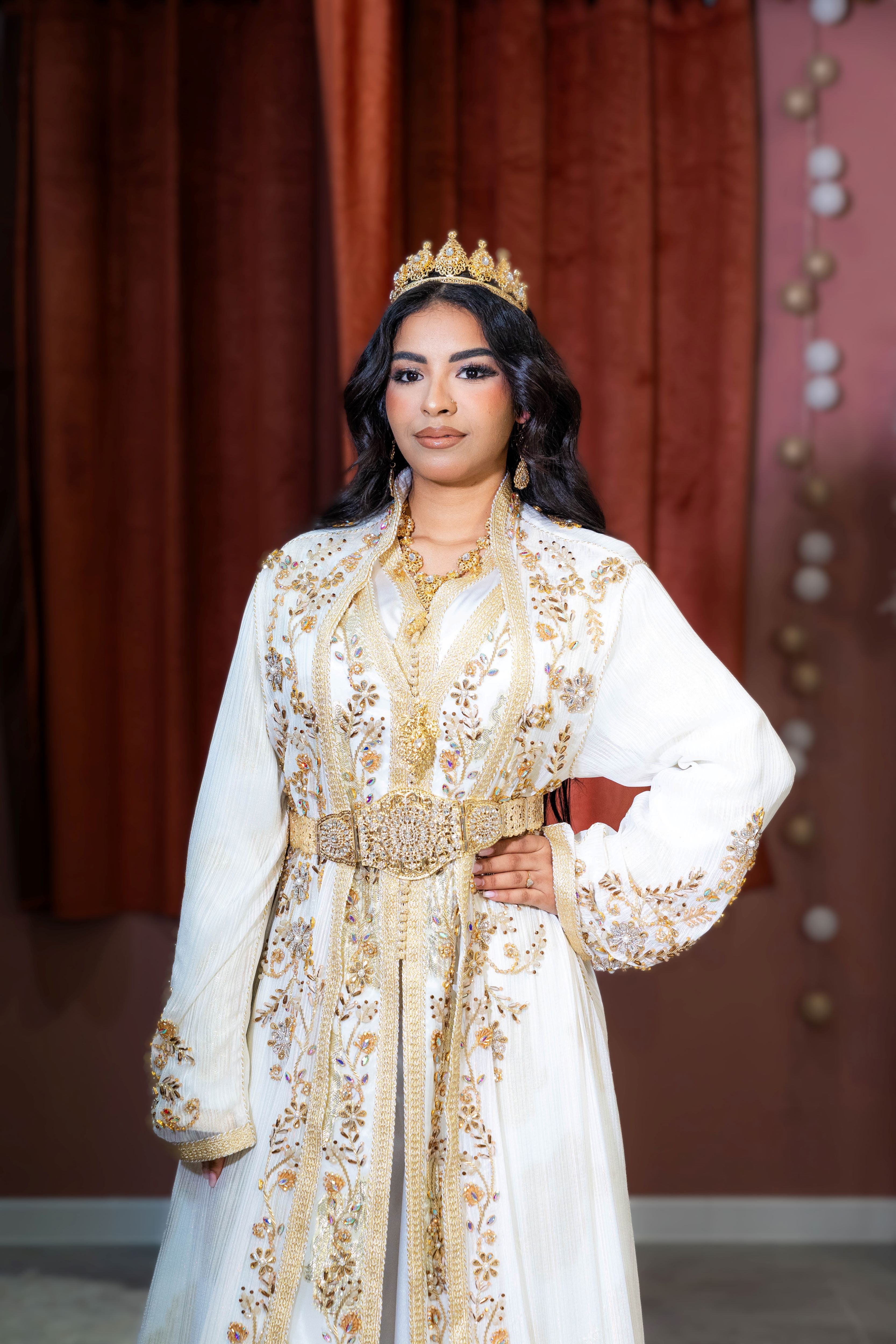 Takshita blanche et dorée mariée « LAYAL » – Haute Couture