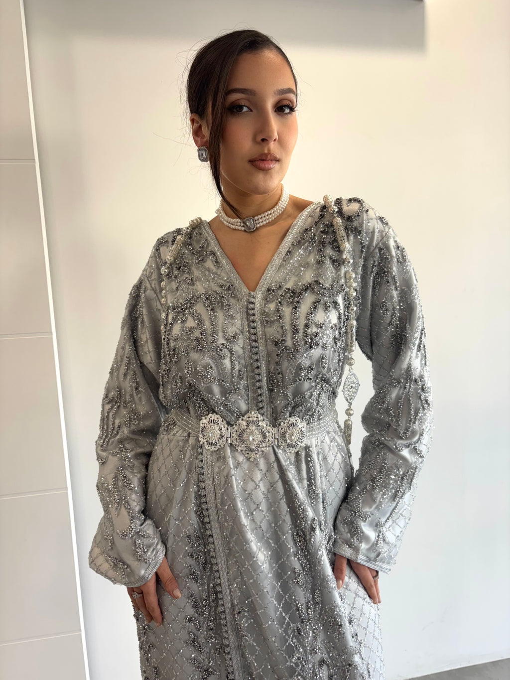 Caftan argenté pailleté