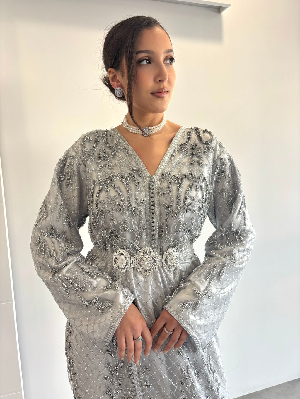 Caftan argenté pailleté
