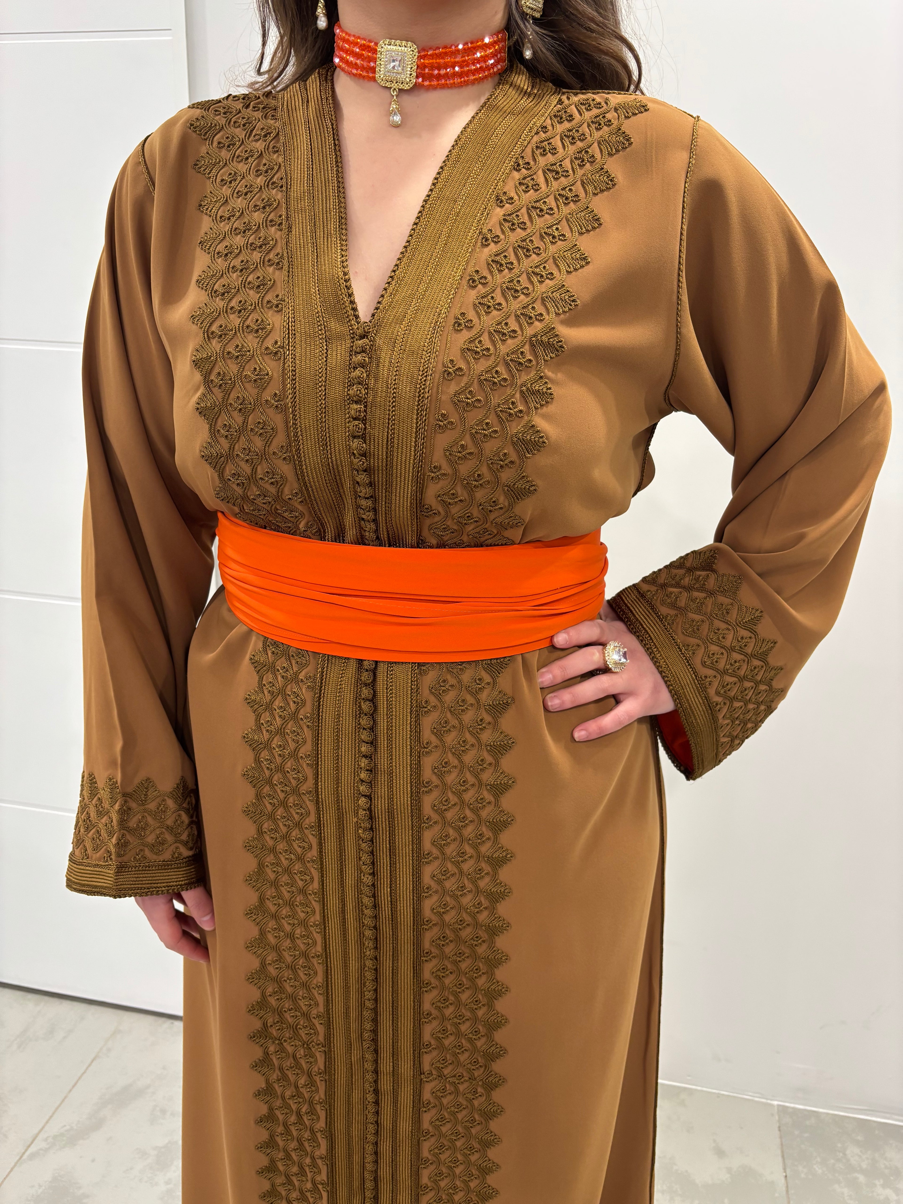 Caftan “Yasmine” – Crêpe de soie brodé