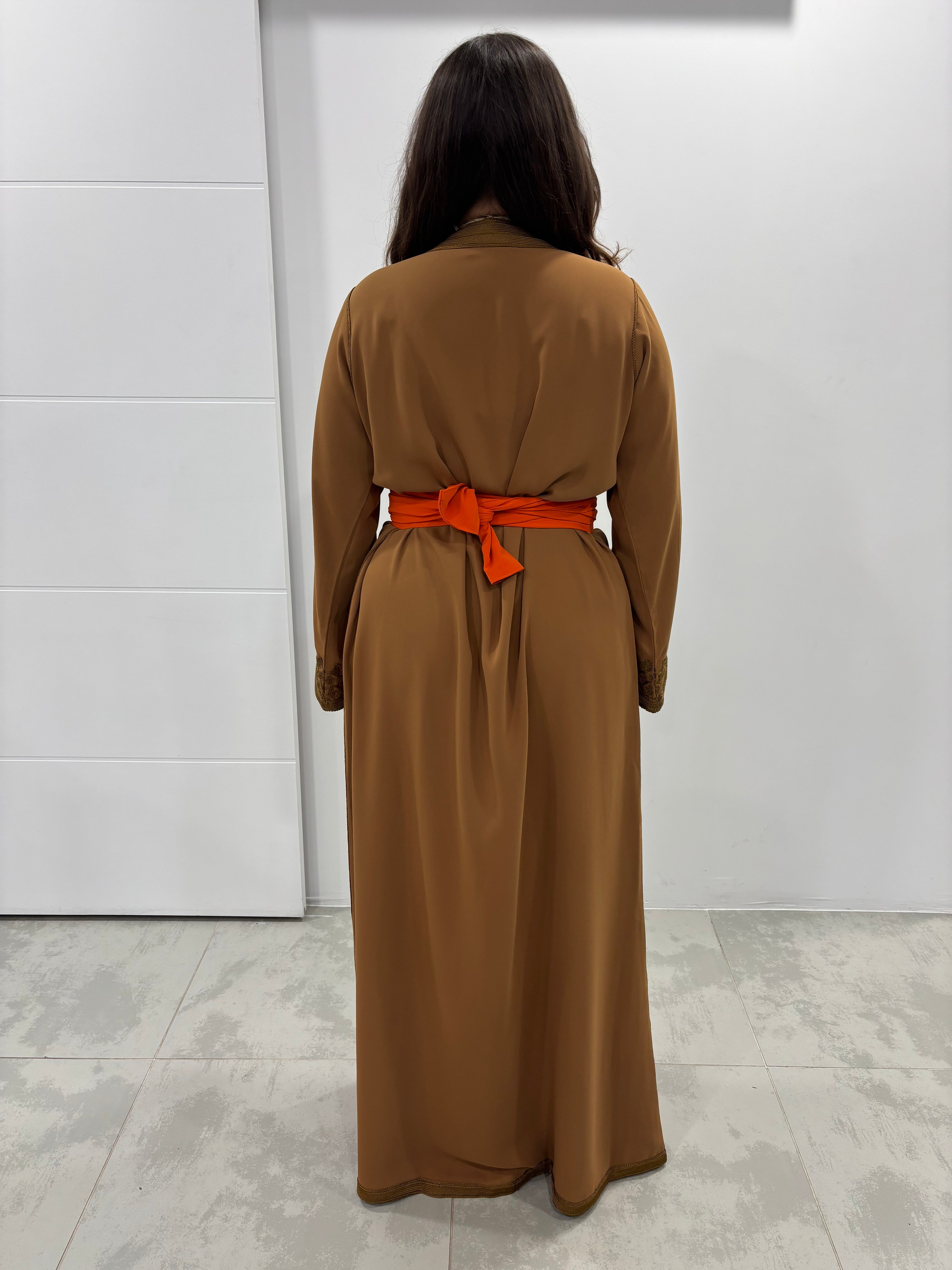 Caftan “Yasmine” – Crêpe de soie brodé