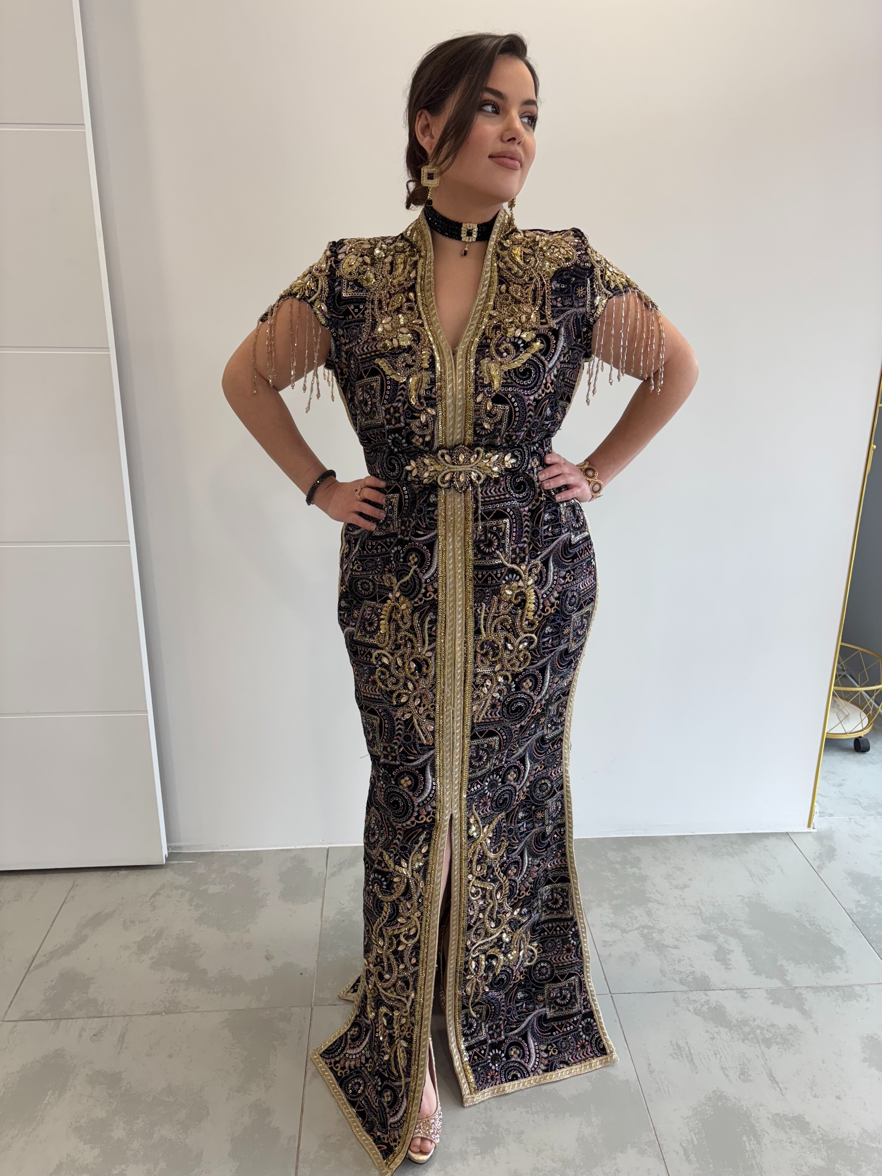 Caftan sari « ZAYNA » – Pièce d’exception perlée à la main