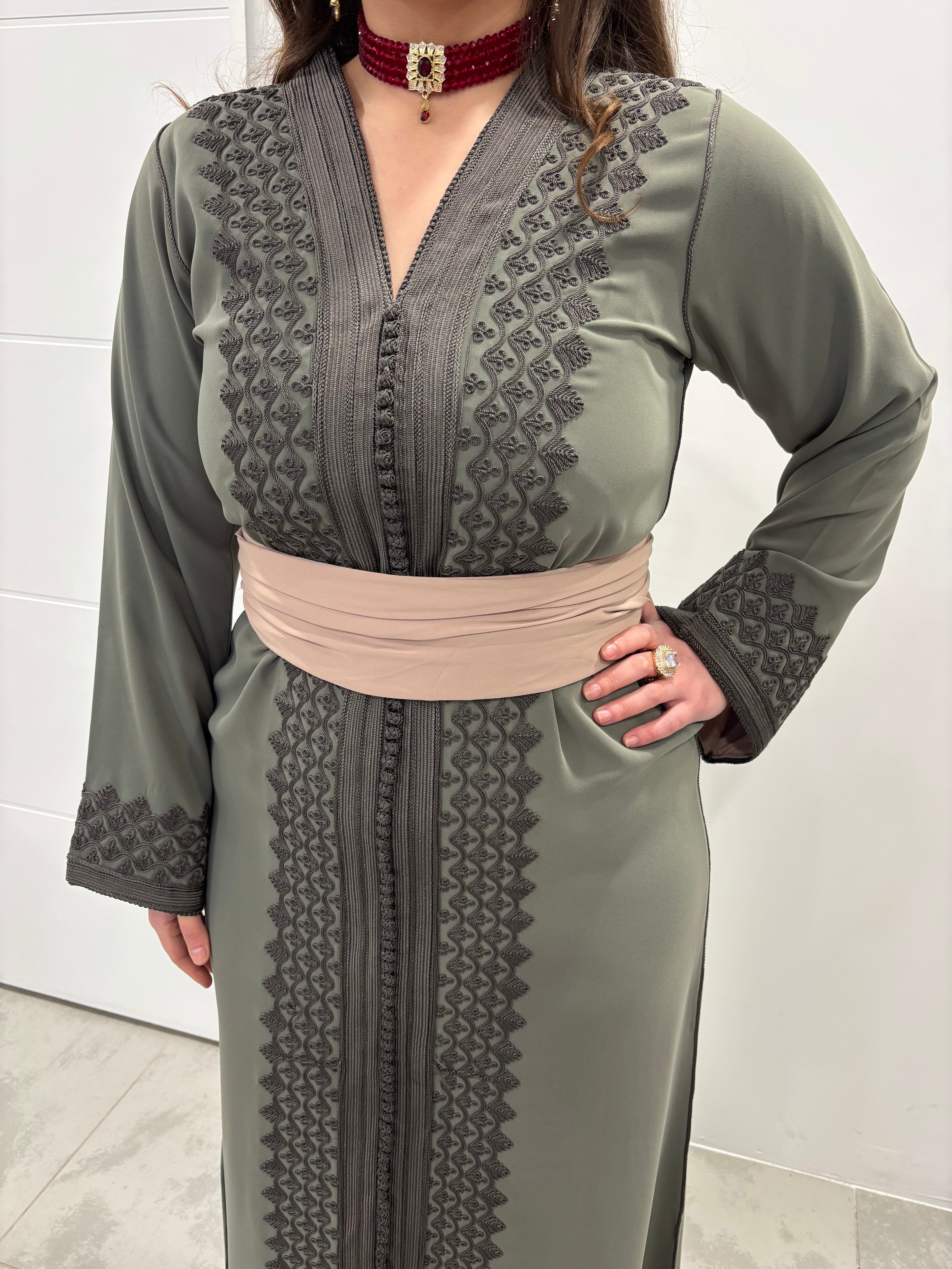 Caftan « LINA » – Crêpe de soie brodé