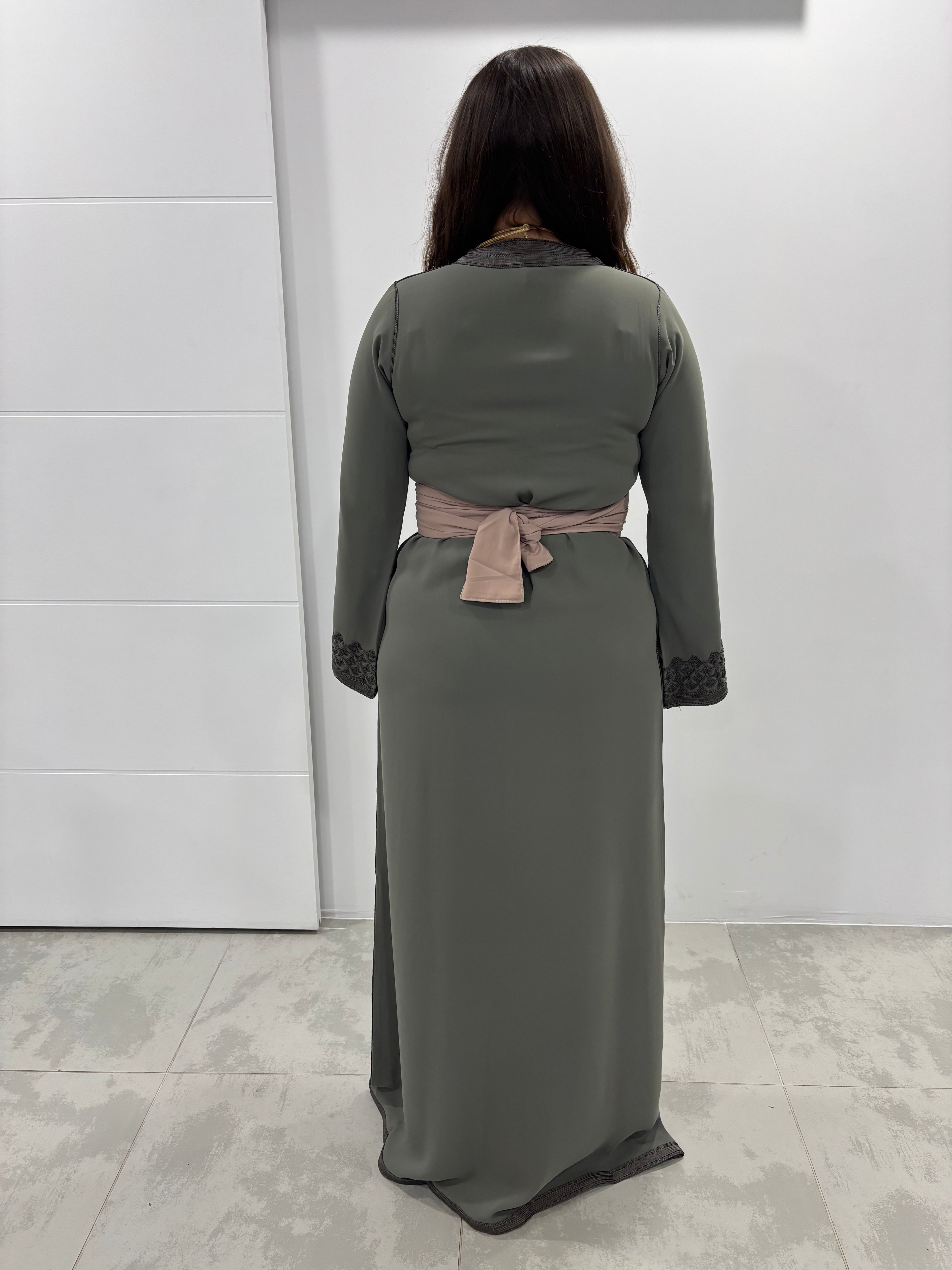 Caftan « LINA » – Crêpe de soie brodé
