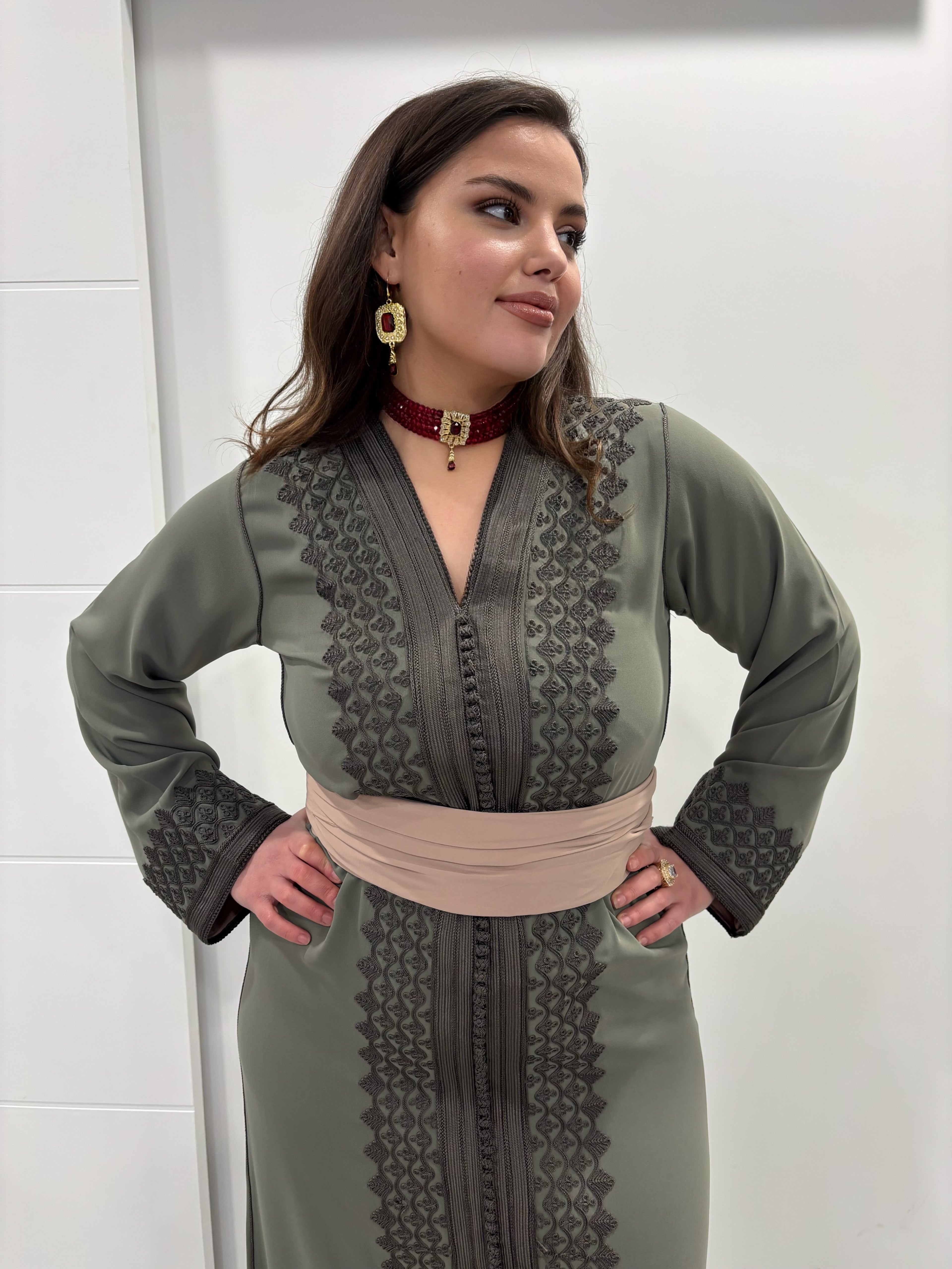 Caftan « LINA » – Crêpe de soie brodé