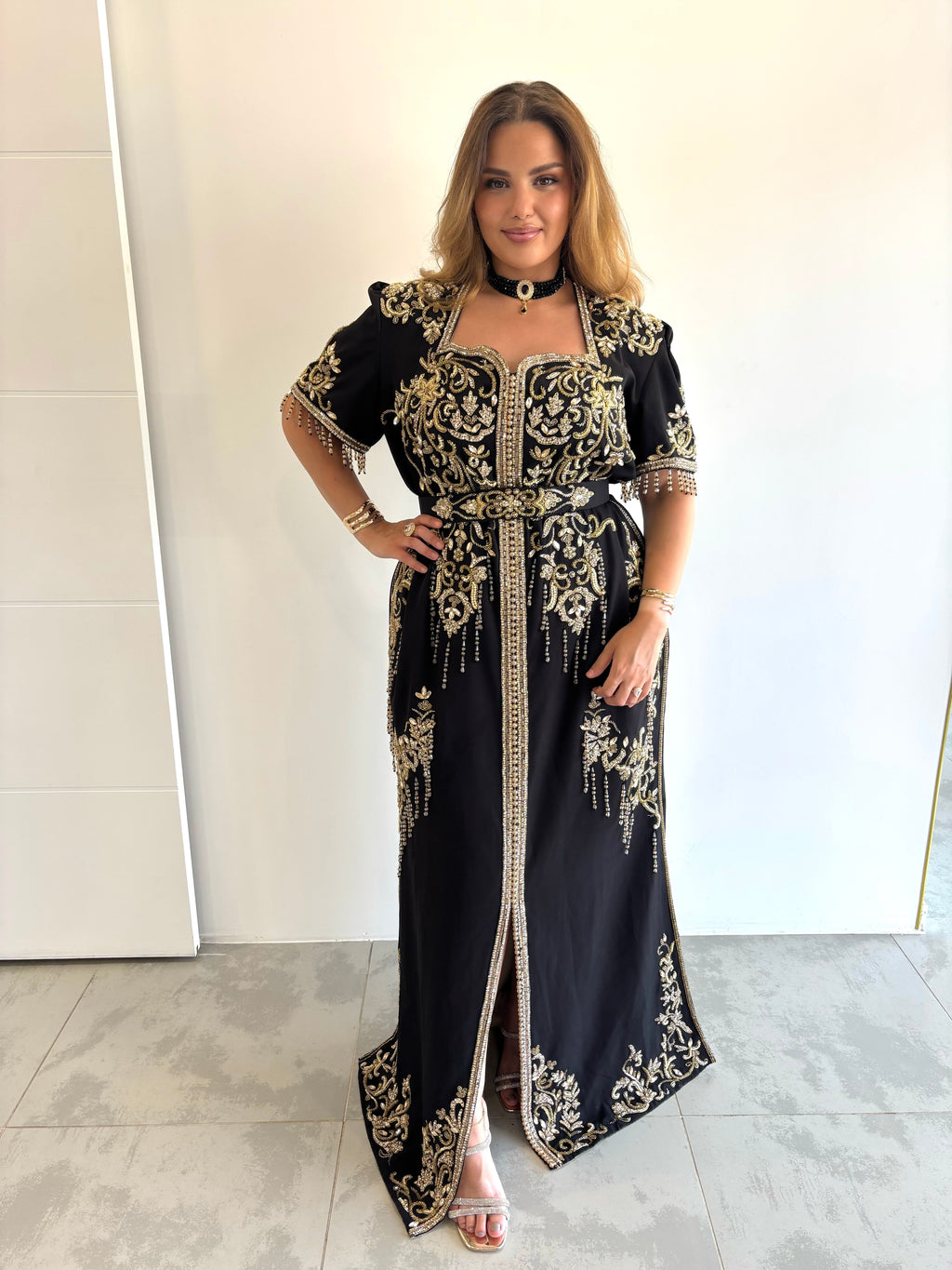 Caftan noir et or perlé