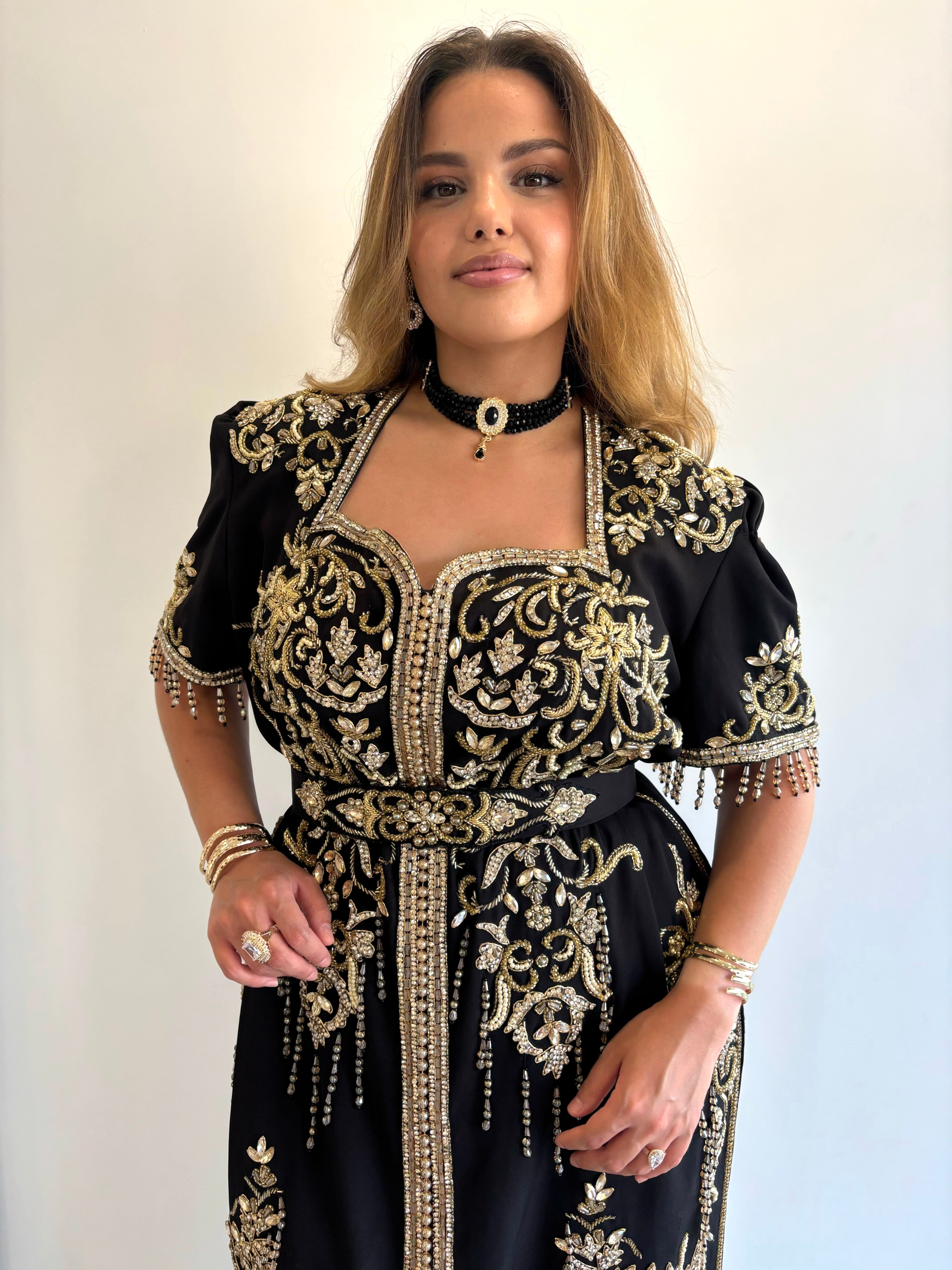 Caftan noir et or perlé