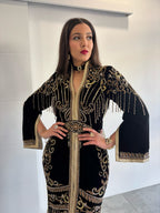 Vue détails du caftan sirène en velours noir manches longues en confection sur mesure