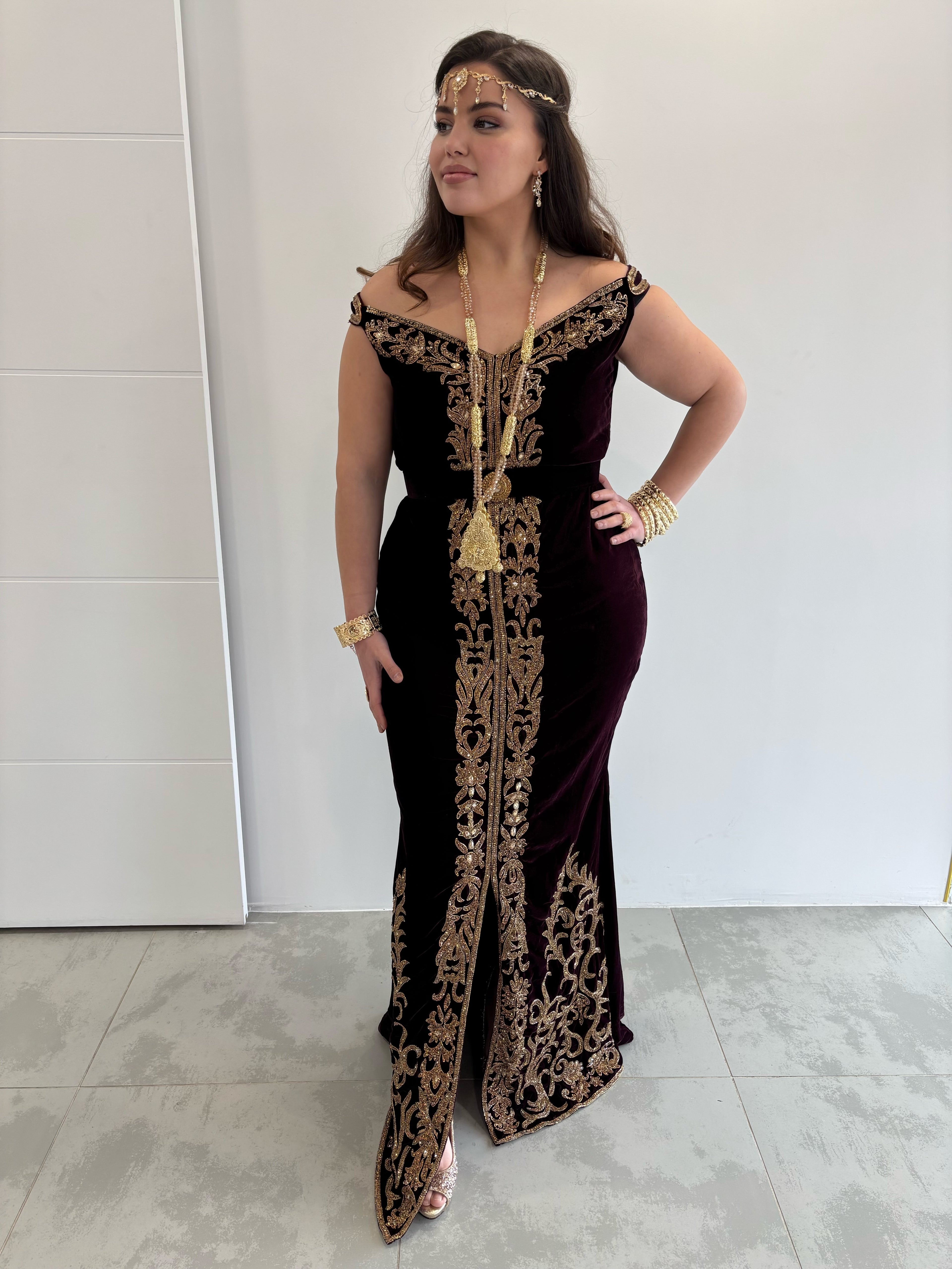 Fergani moderne « Loubna » – Velours prune & broderies dorées