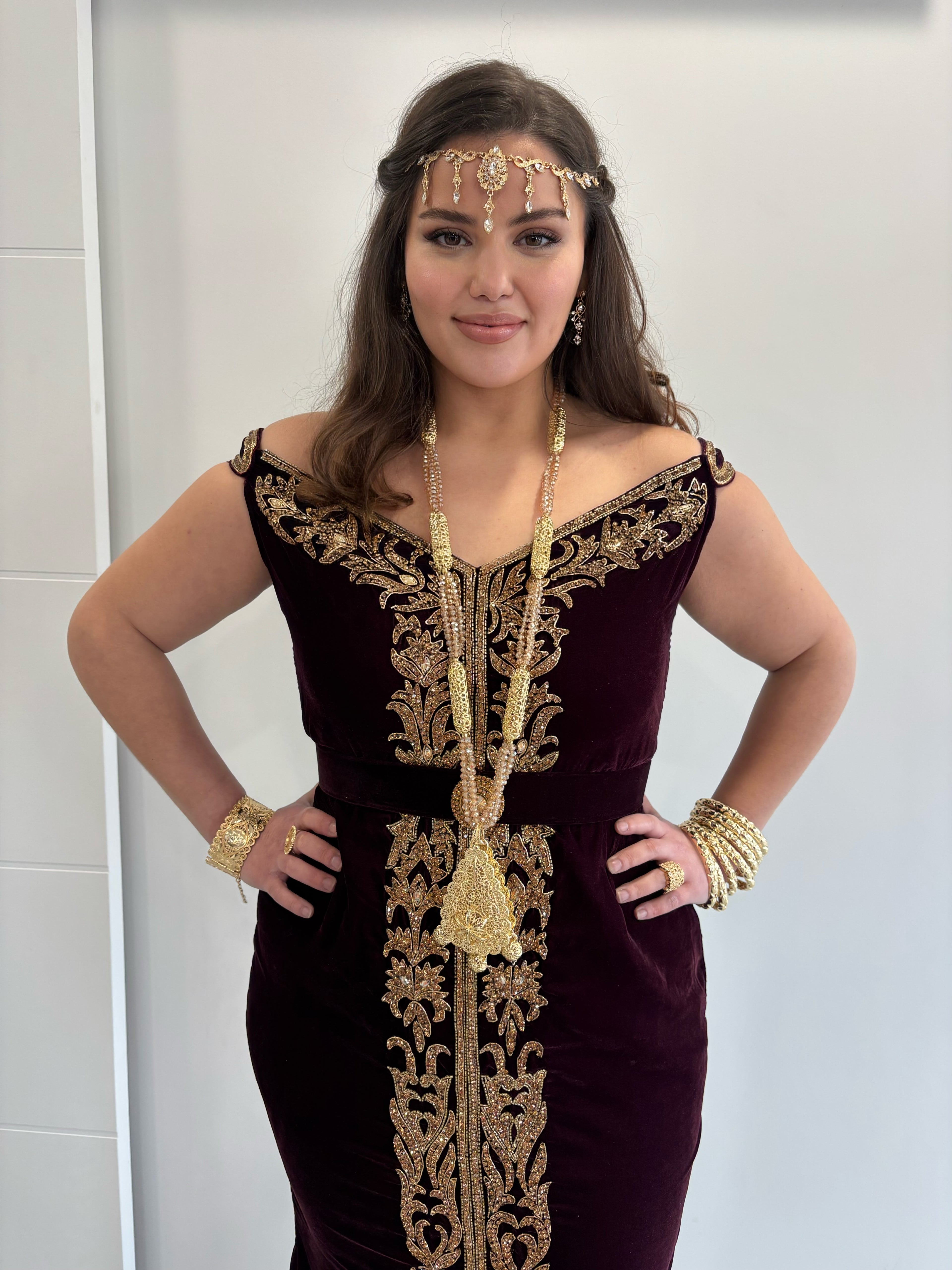 Fergani moderne « Loubna » – Velours prune & broderies dorées