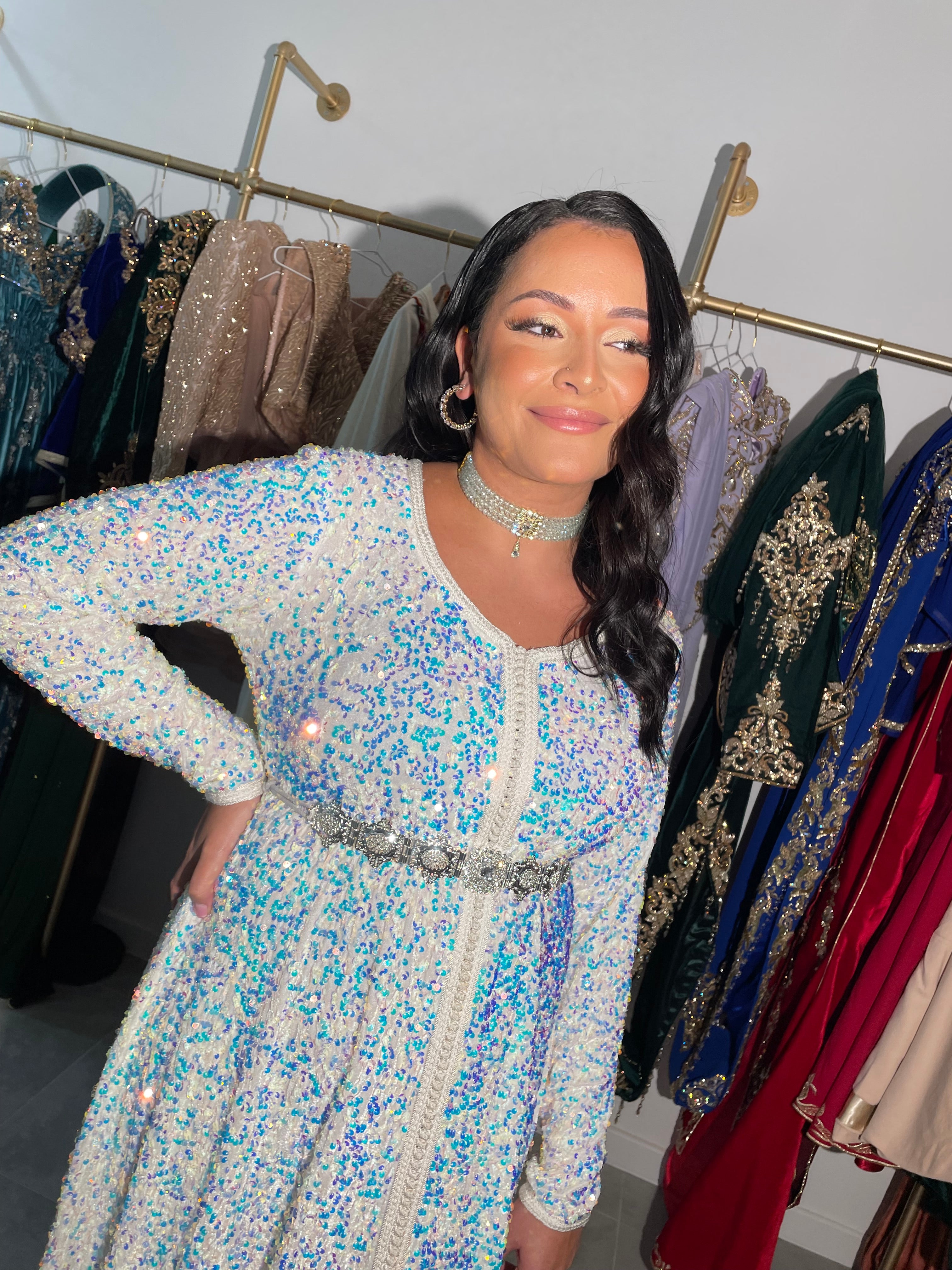 Caftan blanc à sequins “Lujayn”