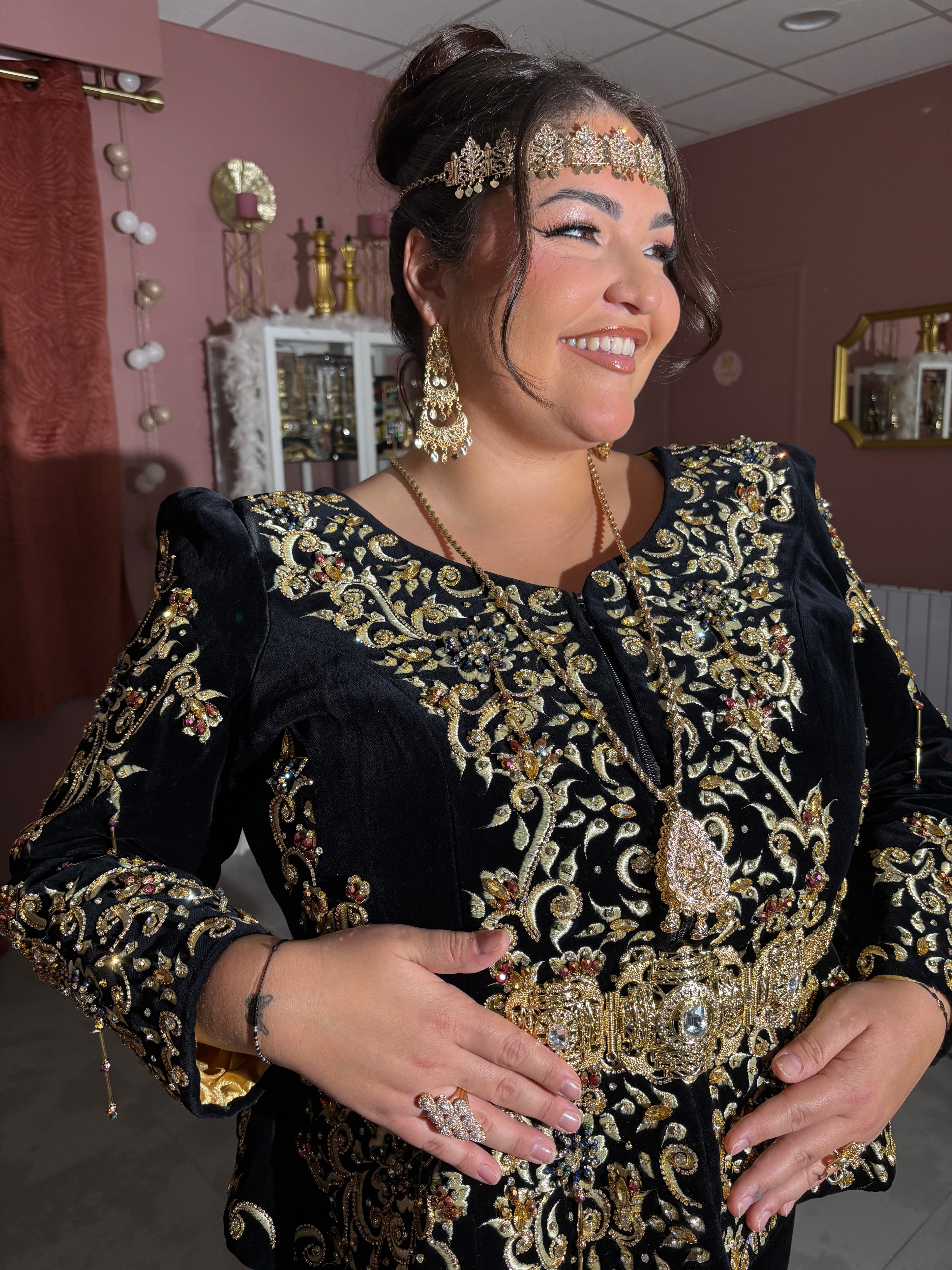 Karakou Noir Velours Perlé grande taille "Yasmine"