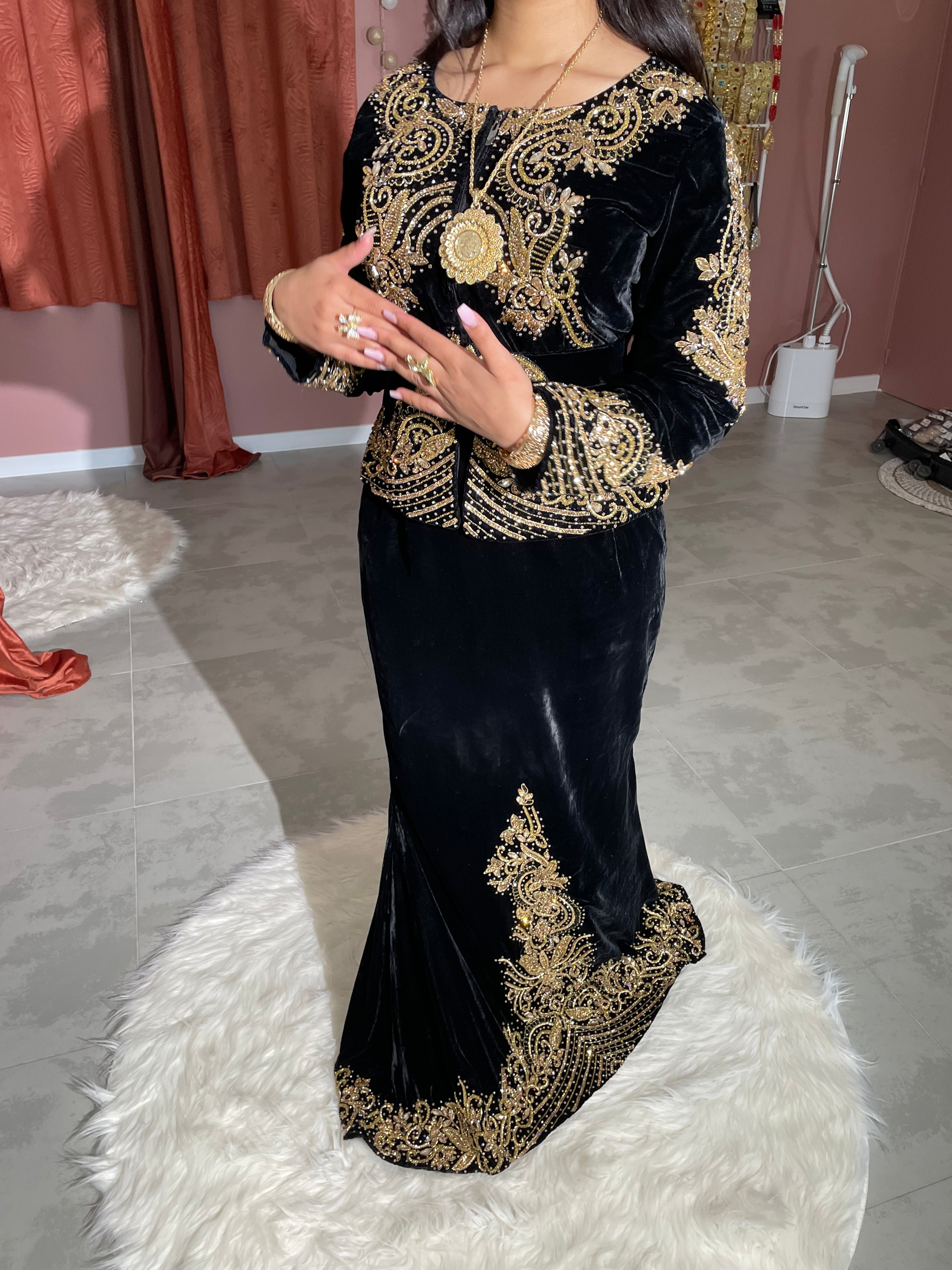 Karakou noir perlé velours “Safiya”