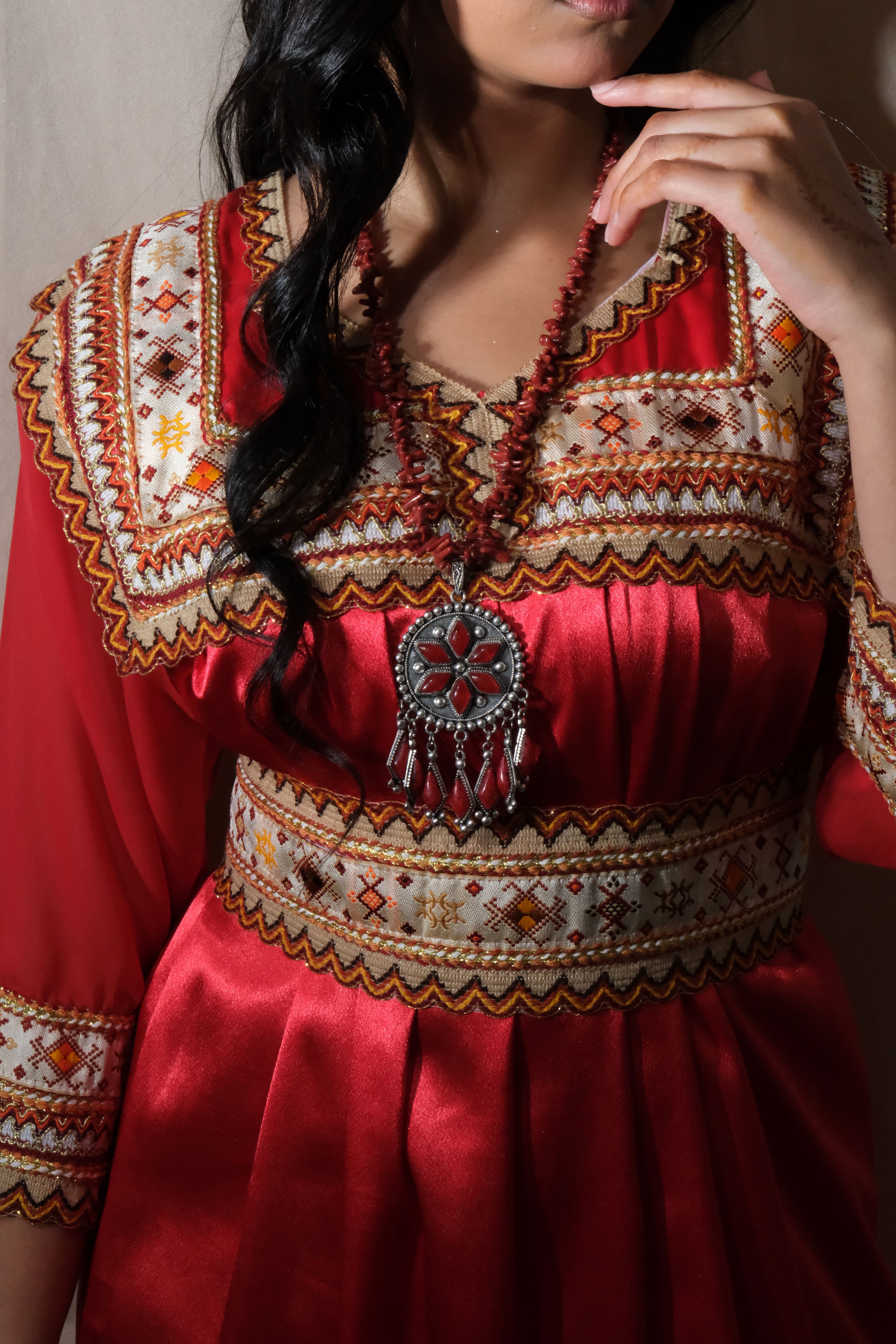 Robe kabyle rouge « Tinhinan »