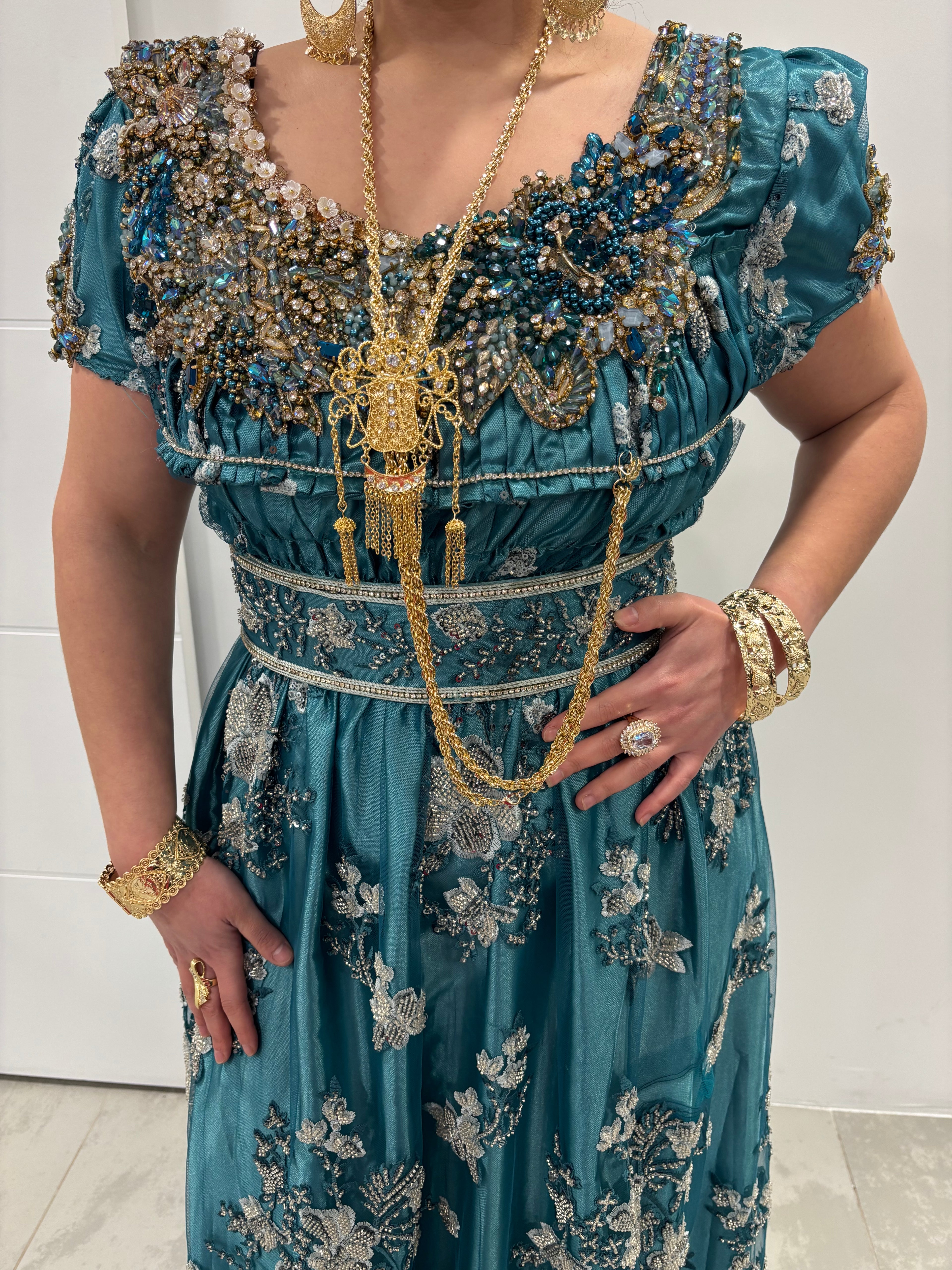 Blouza Oranaise « NOURA » – Haute Couture Perlée à la Main