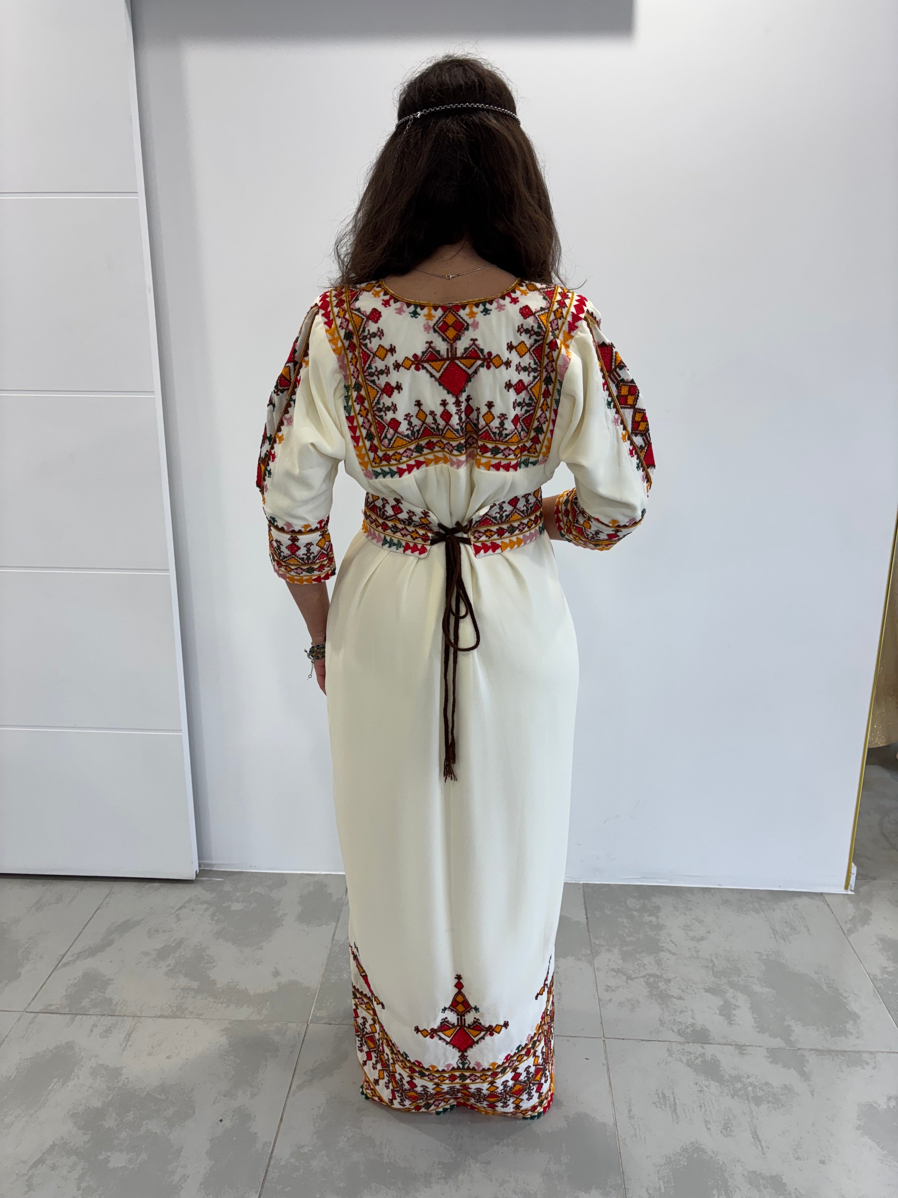 Robe Kabyle ivoire “Tassadit”