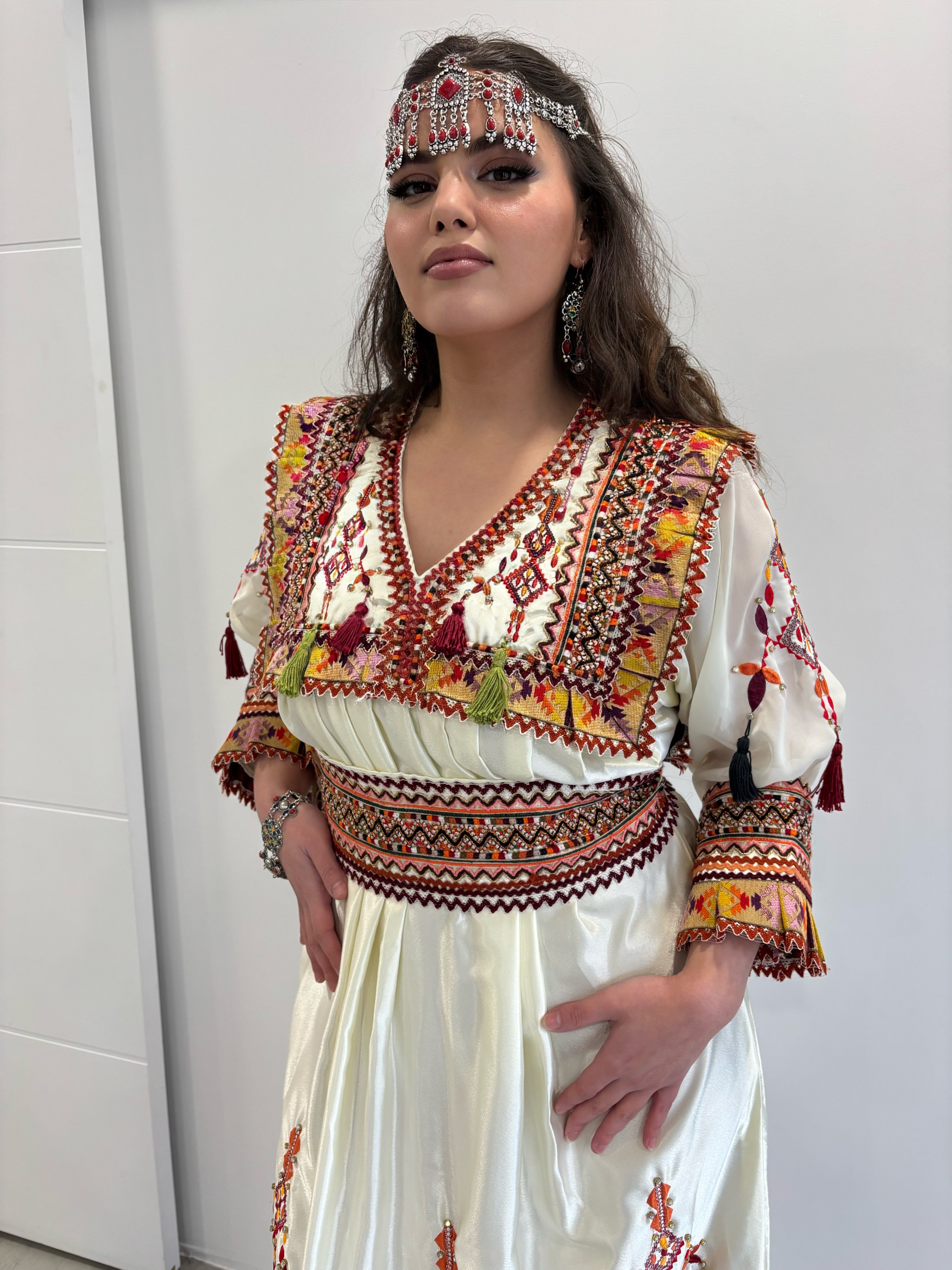 Robe Kabyle Traditionnelle “Anissa” – Élégance & Héritage