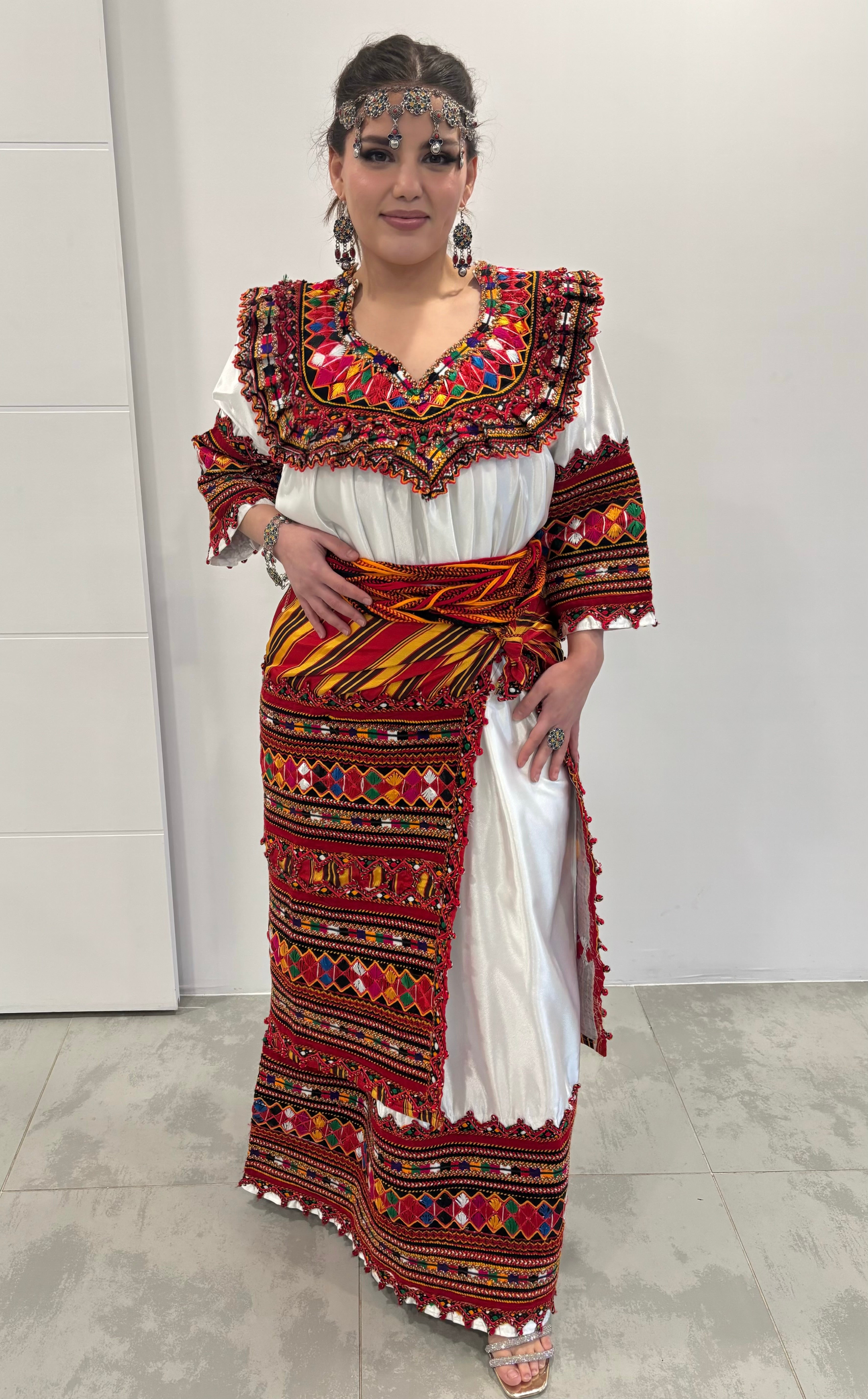 Robe Kabyle Mariée « Tiziri » – Tradition & Prestige
