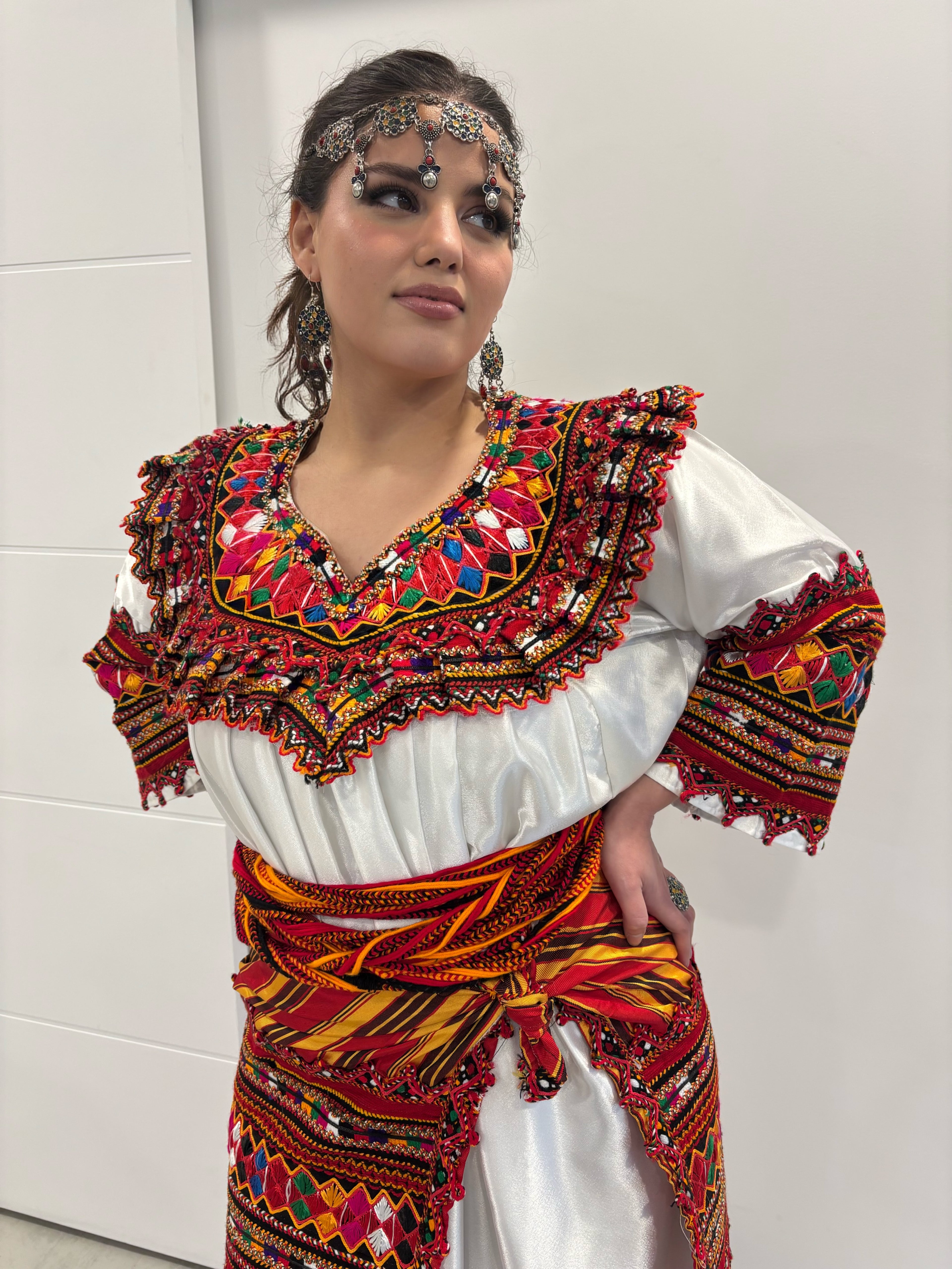 Robe Kabyle Mariée « Tiziri » – Tradition & Prestige