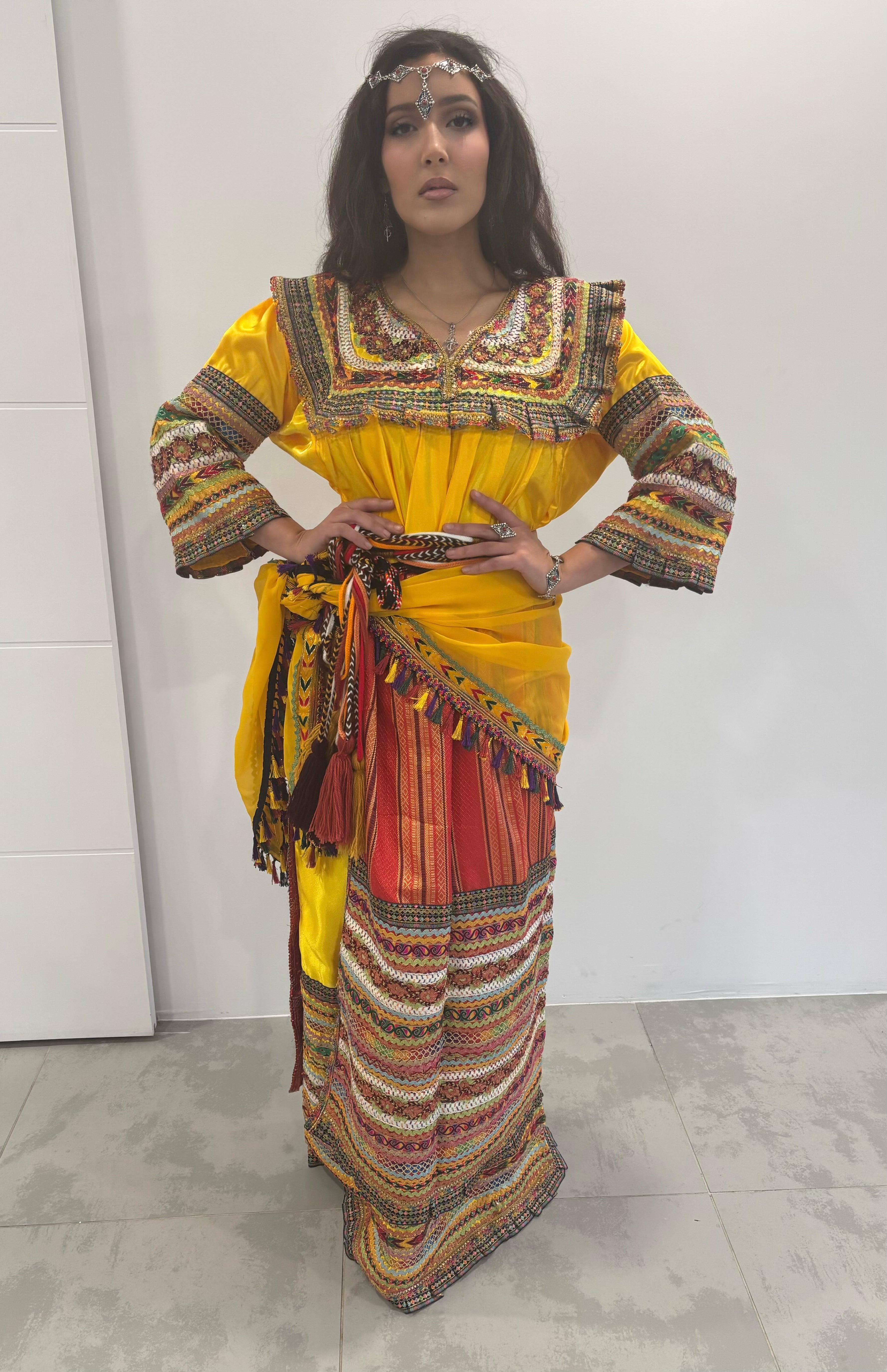 Robe Kabyle Invitée jaune – Modèle “Nour”