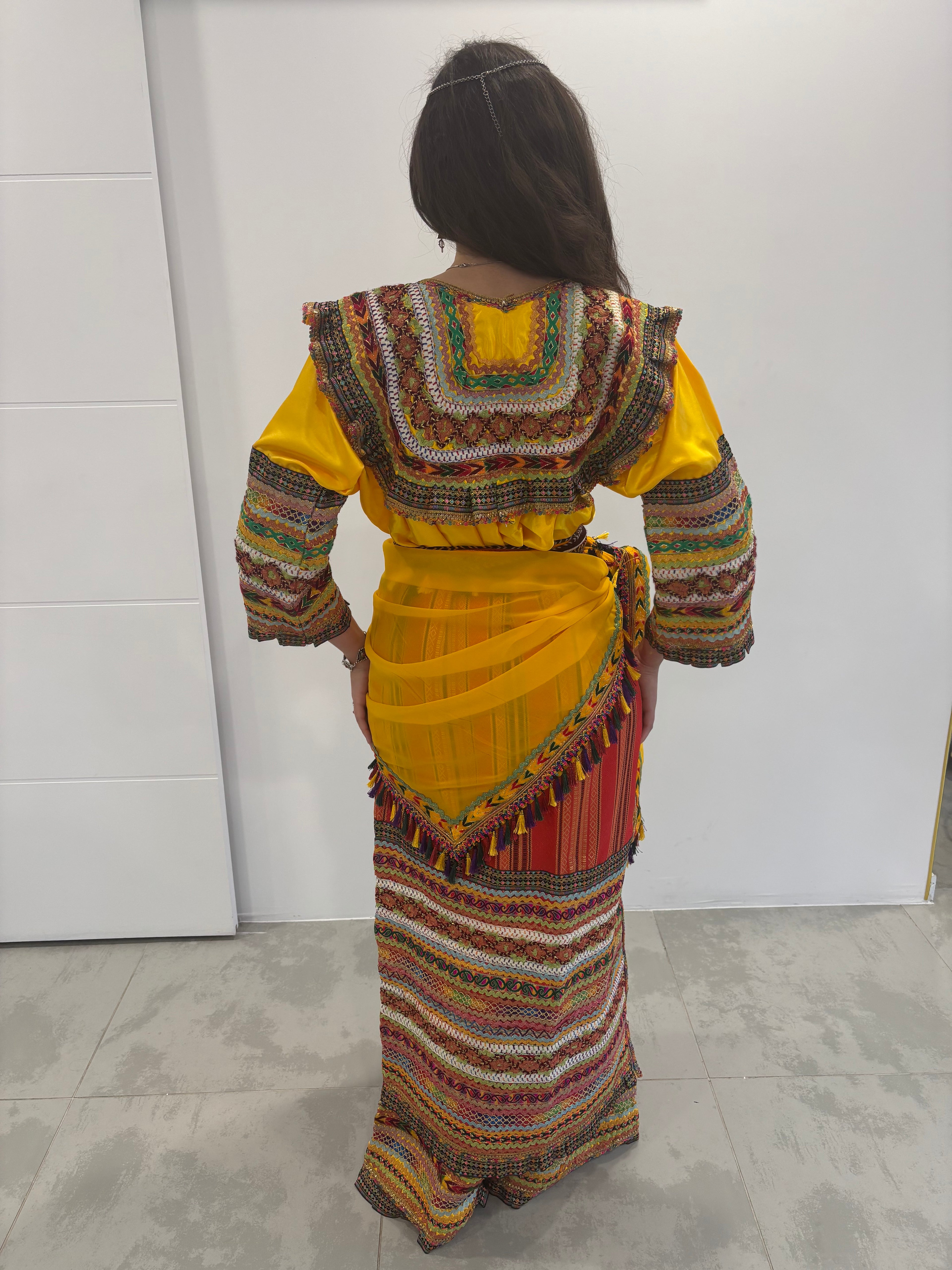 Robe Kabyle Invitée jaune – Modèle “Nour”