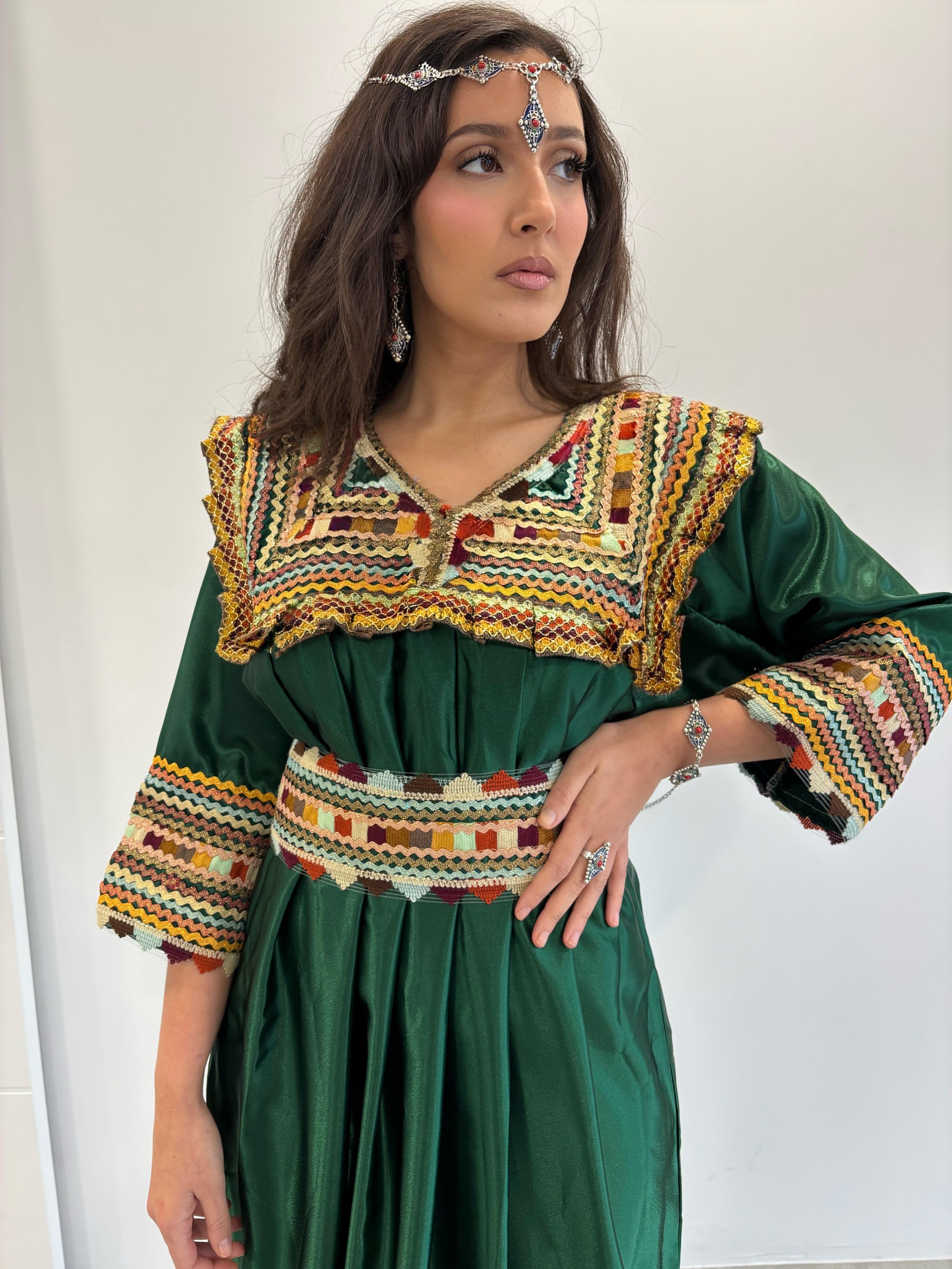 Robe kabyle verte invitée « TAFAT »
