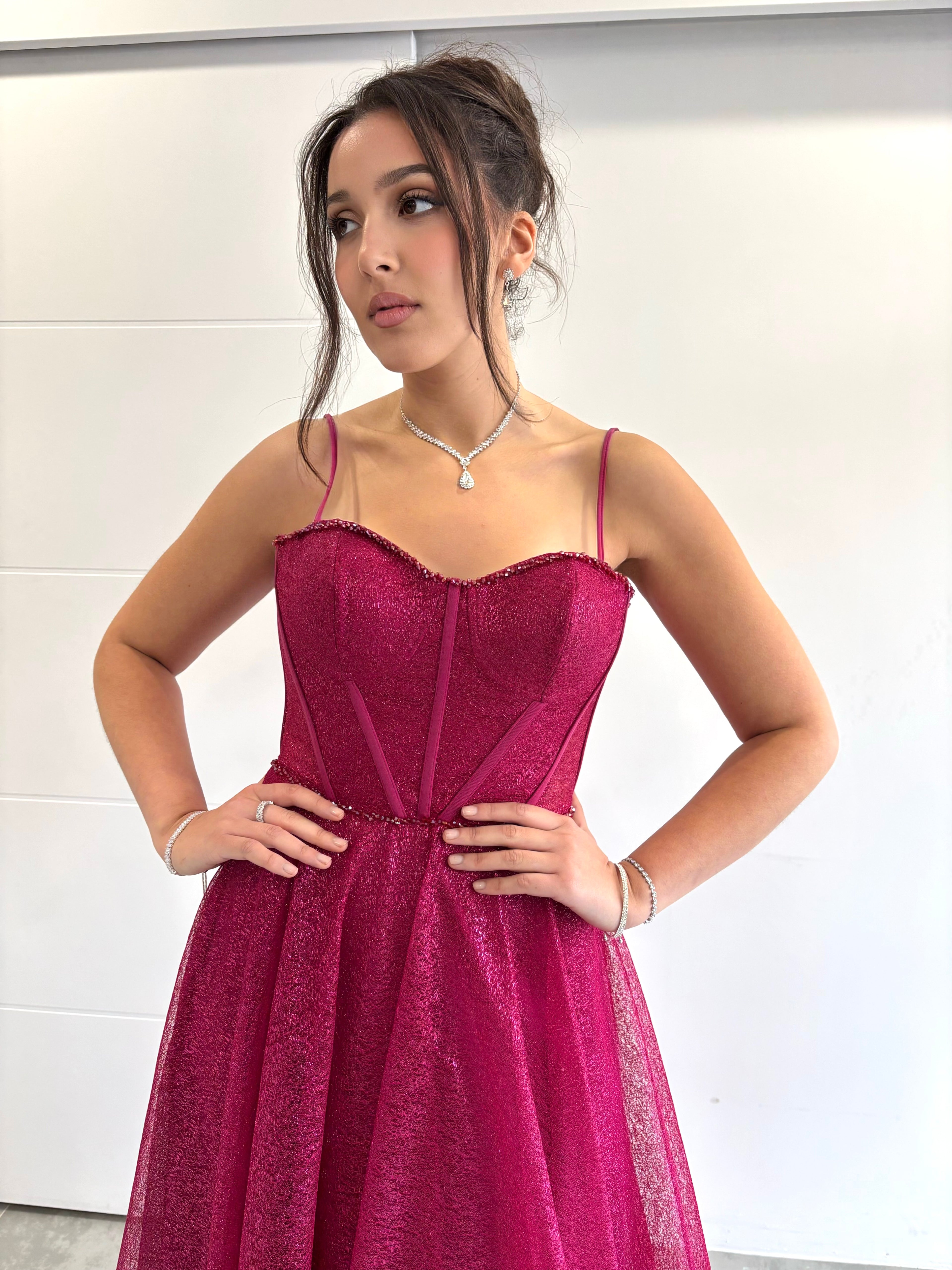 Robe longue évasée rose pailletée à bretelles fines avec bustier style corset