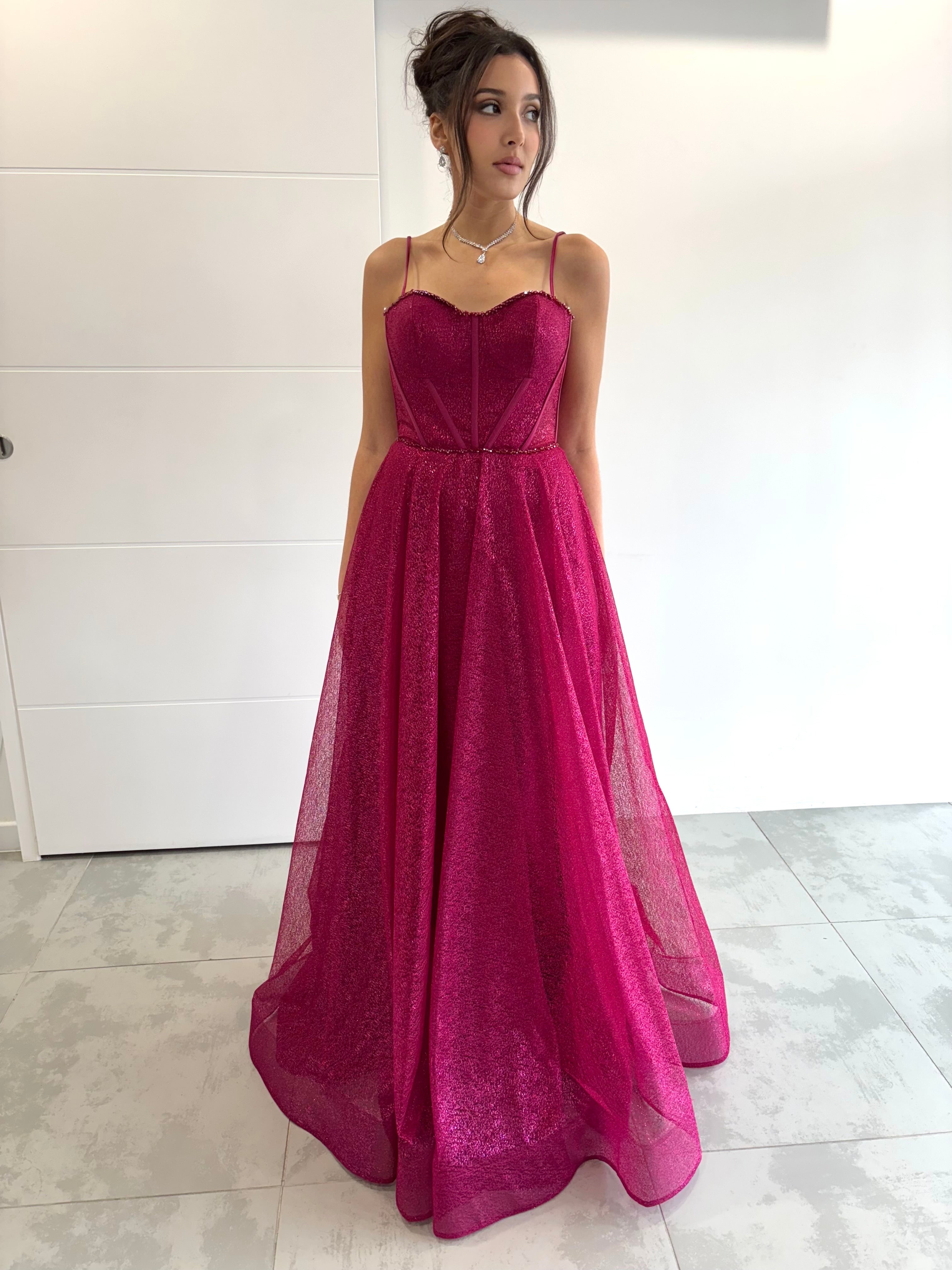 Robe longue évasée rose pailletée à bretelles fines avec bustier style corset