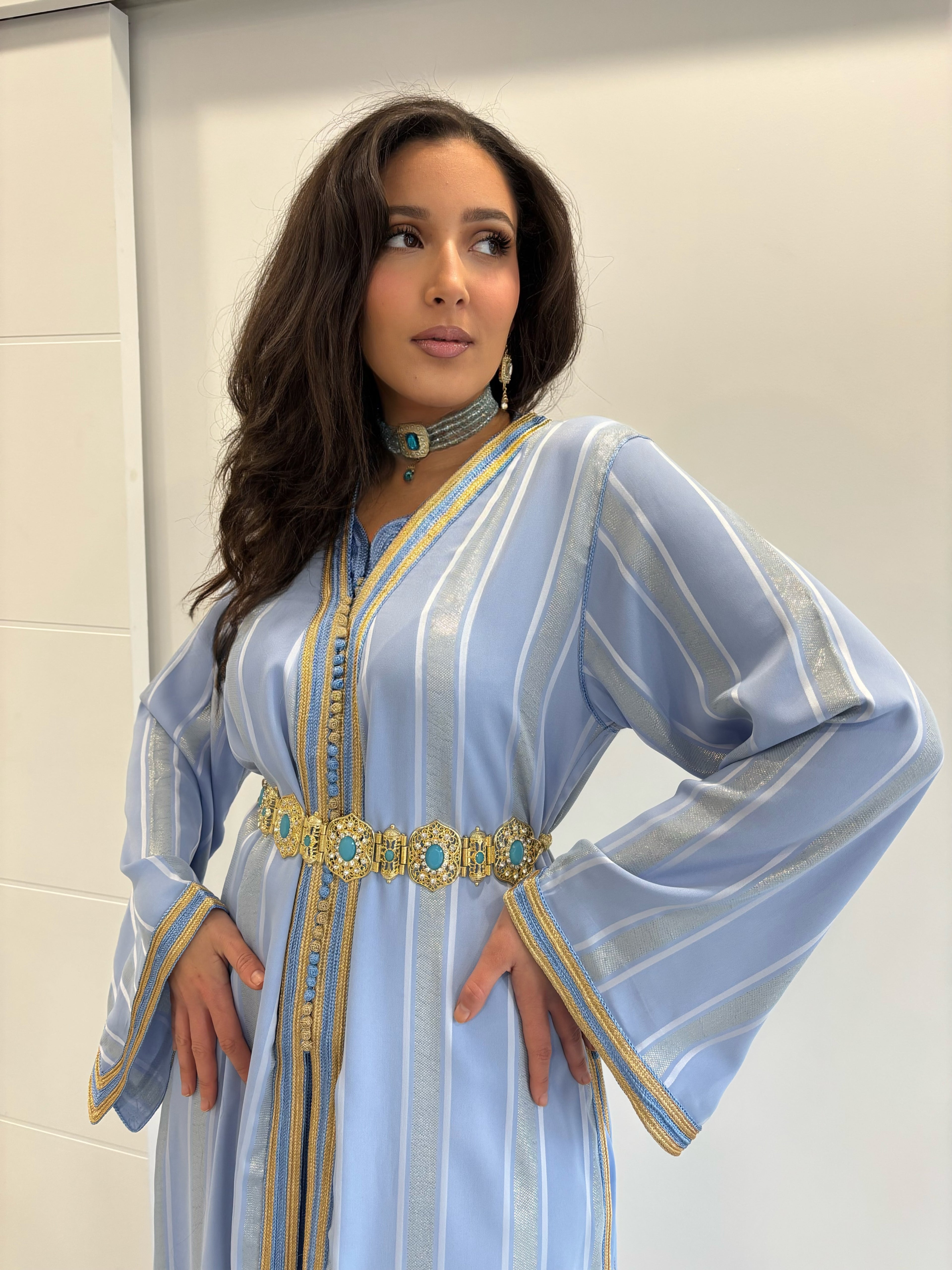 Takchita bleue “Aïcha” – Élégance Lumineuse