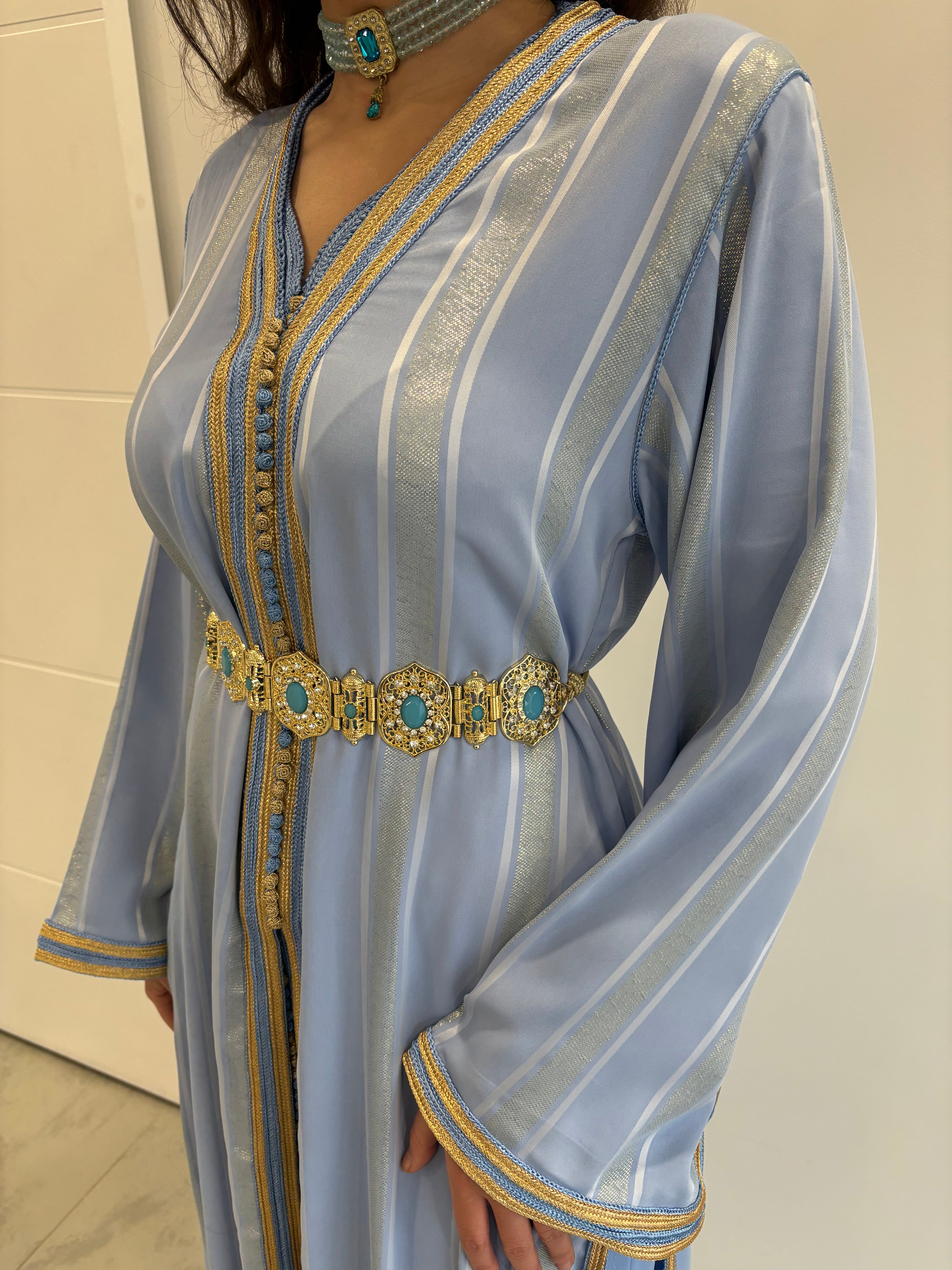 Takchita bleue “Aïcha” – Élégance Lumineuse